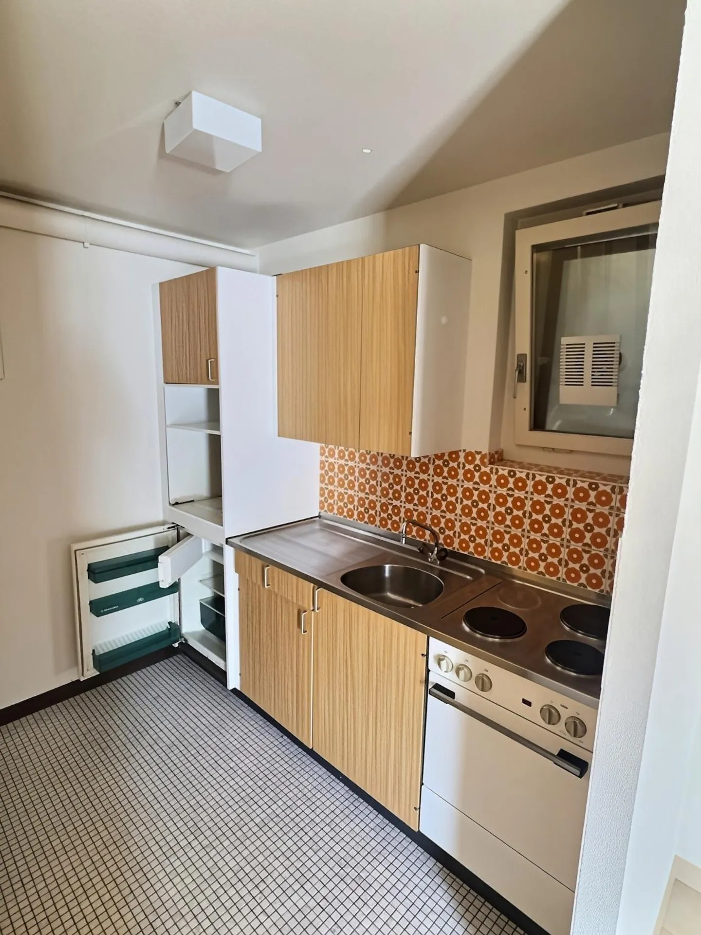 Spacious Family Home - Photo 25 of 28