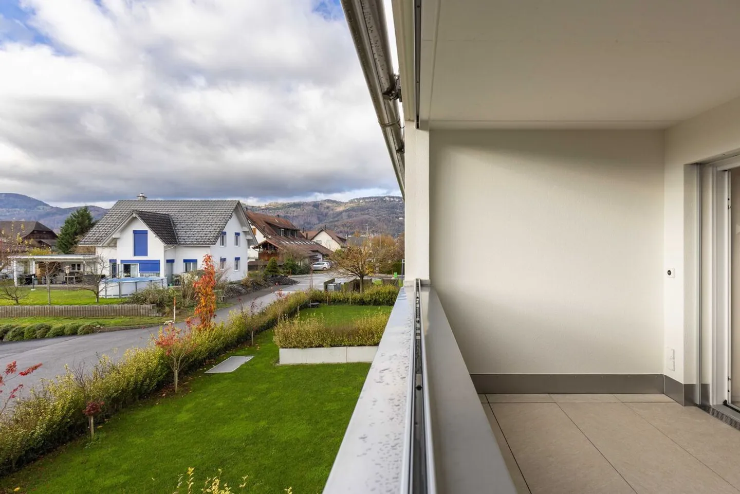 Appartement terrasse de 1,5 pièce, lumineux, moderne et de haute qualité, situé au calme au dernier étage, avec un jardin d'hiver de 9 m² offrant une vue dégagée à l'ouest (soleil du soir), 1 place de parking incluse et jardin commun avec protection visuelle complète - Photo 76 sur 98