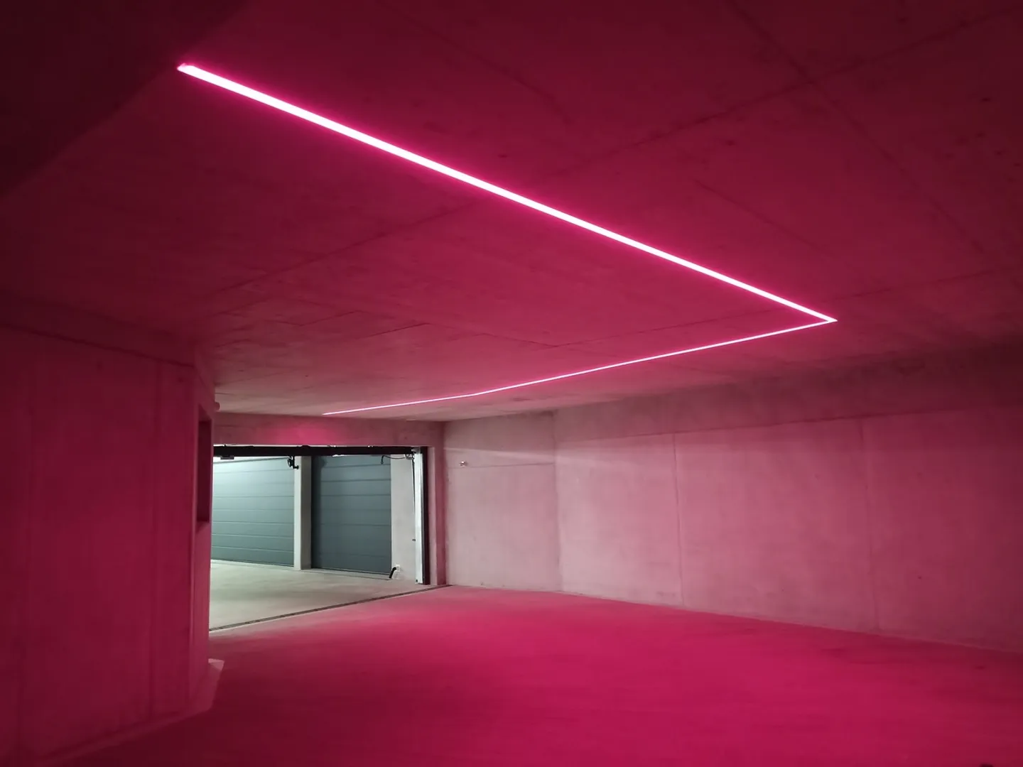 Appartement terrasse de 1,5 pièce, lumineux, moderne et de haute qualité, situé au calme au dernier étage, avec un jardin d'hiver de 9 m² offrant une vue dégagée à l'ouest (soleil du soir), 1 place de parking incluse et jardin commun avec protection visuelle complète - Photo 87 sur 98