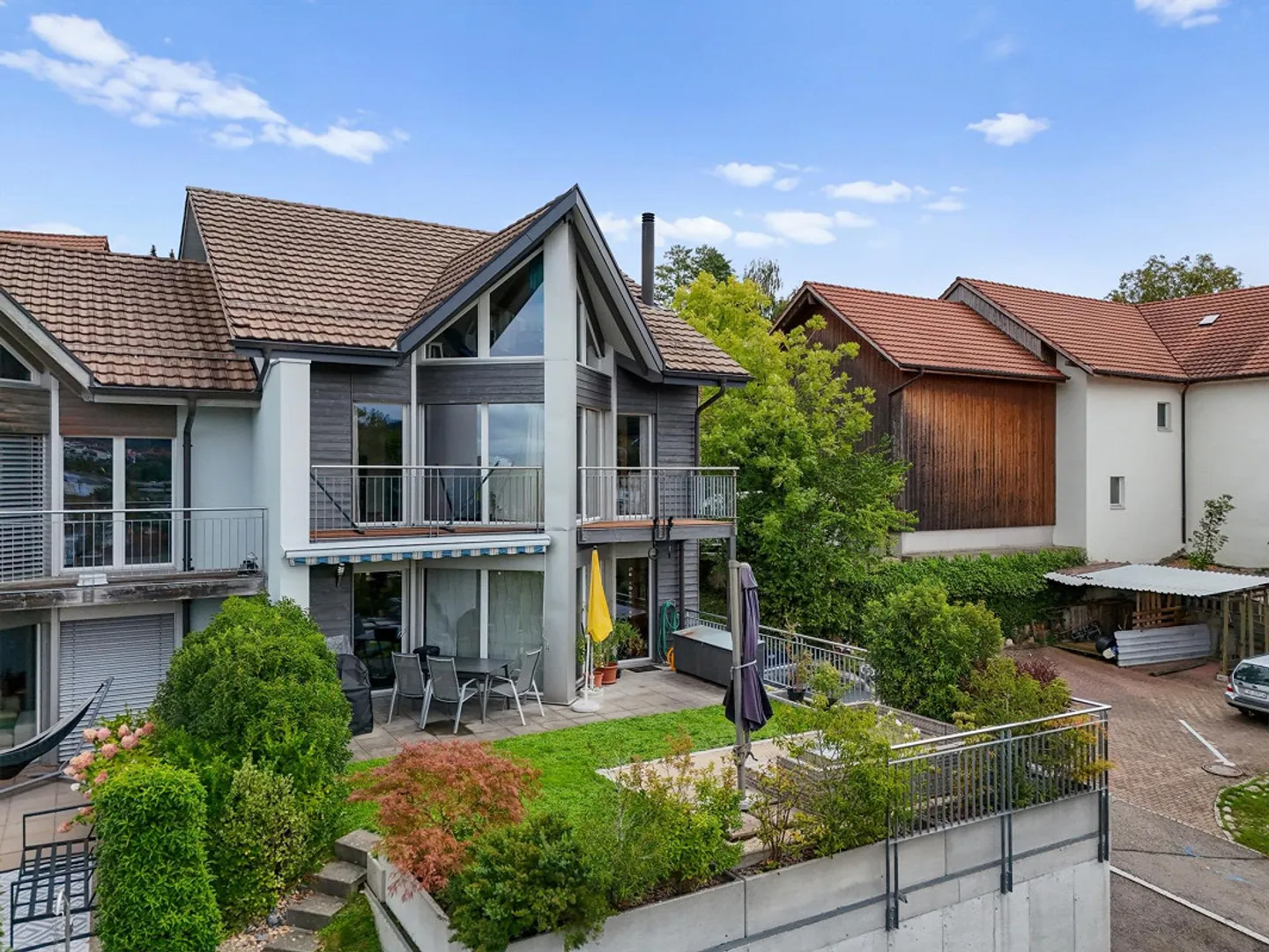 Spacious 5.5-Room Semi-Detached House with 237m2 Living Space - Photo 5 of 13