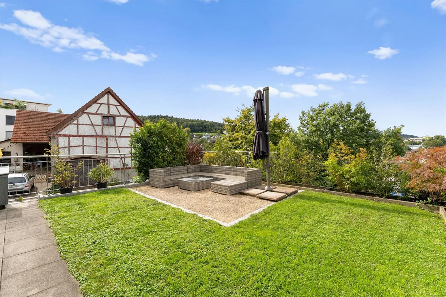 Spacious 5.5-Room Semi-Detached House with 237m2 Living Space - Photo 7 of 13