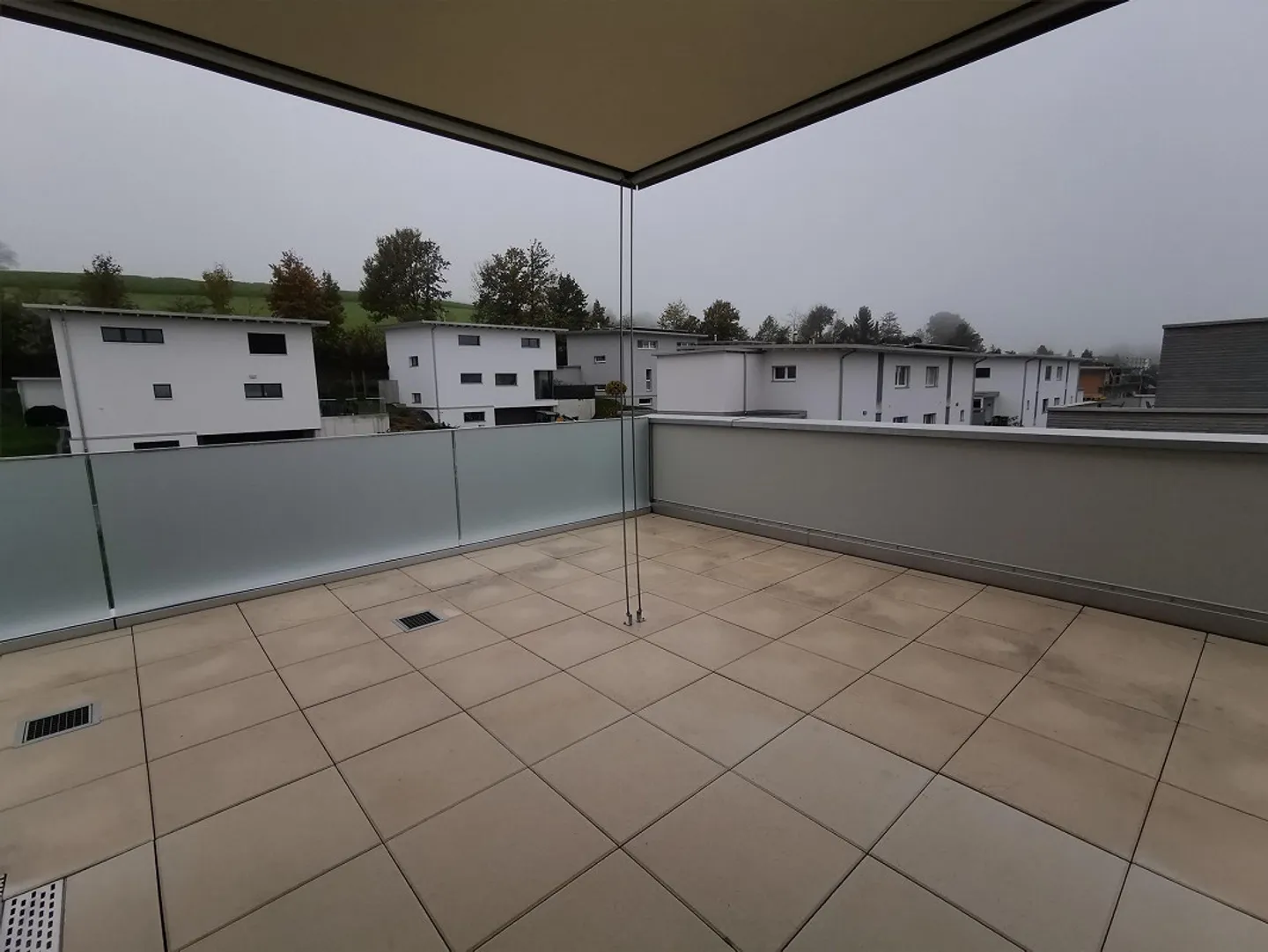 Moderne Attikawohnung mit grosser Terrasse - Foto 3 von 12