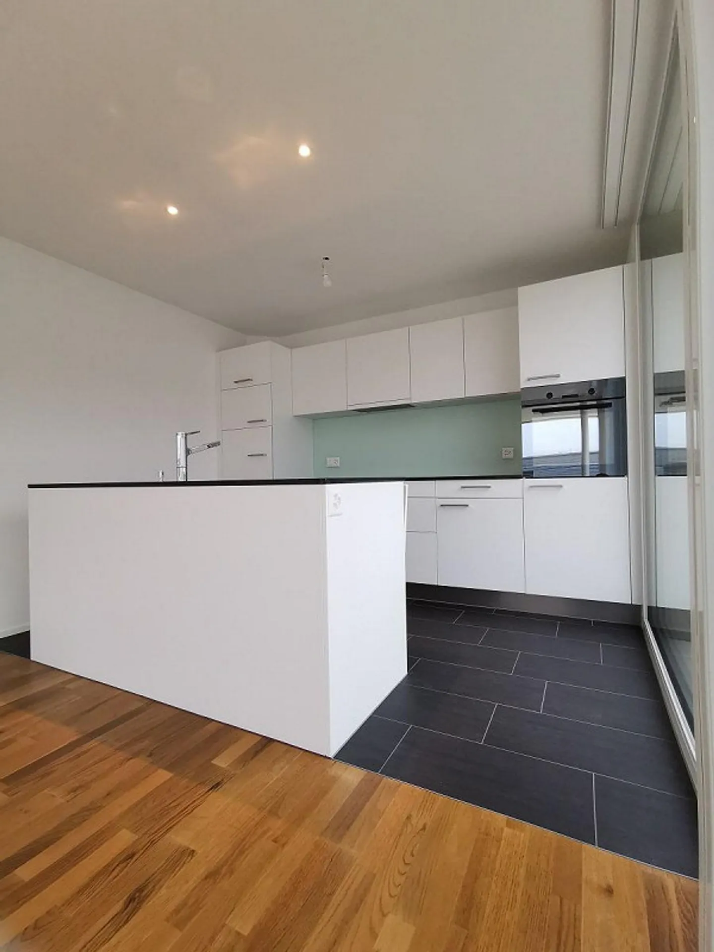 Moderne Attikawohnung mit grosser Terrasse - Foto 4 von 12