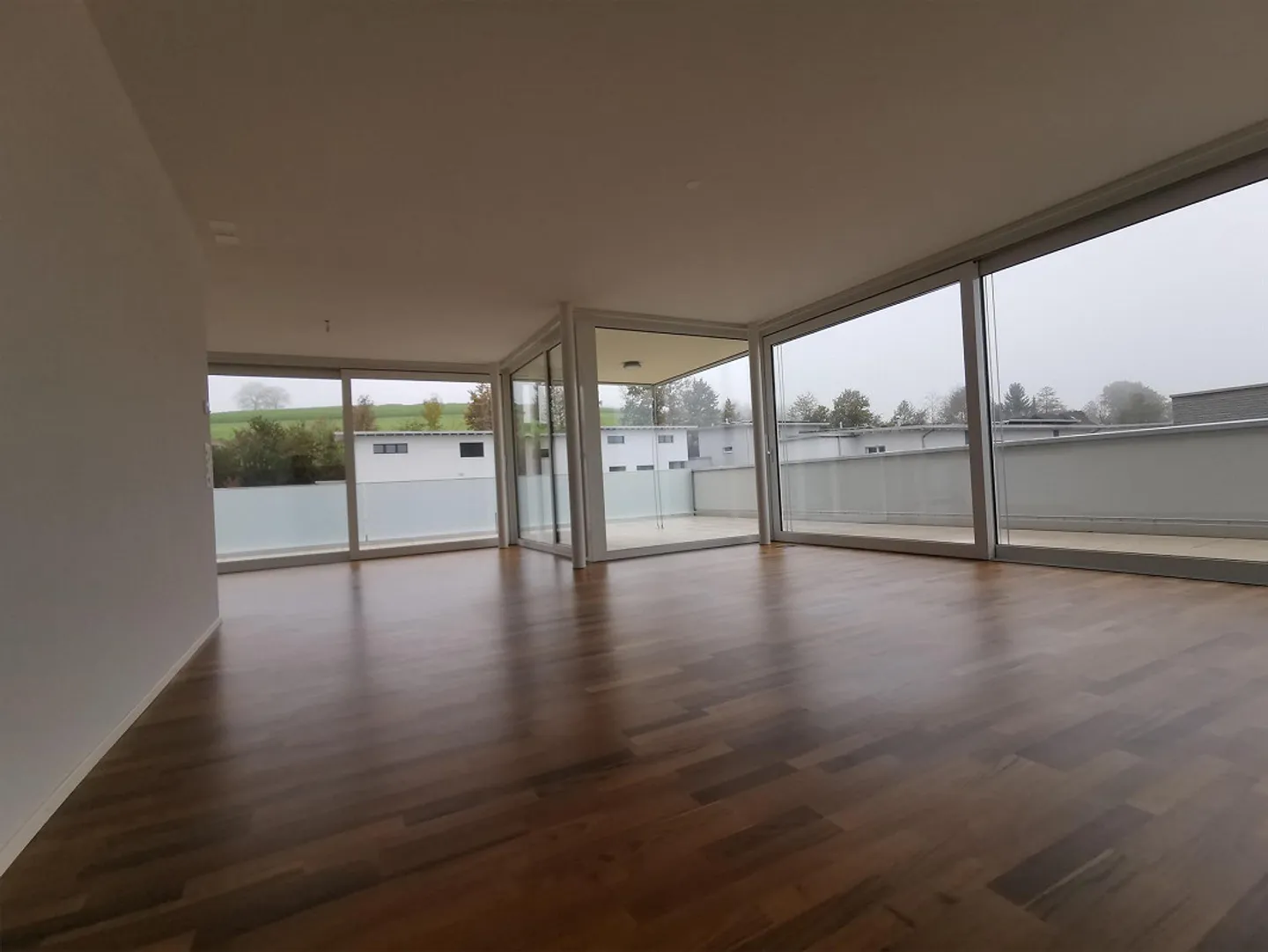 Moderne Attikawohnung mit grosser Terrasse - Foto 9 von 12