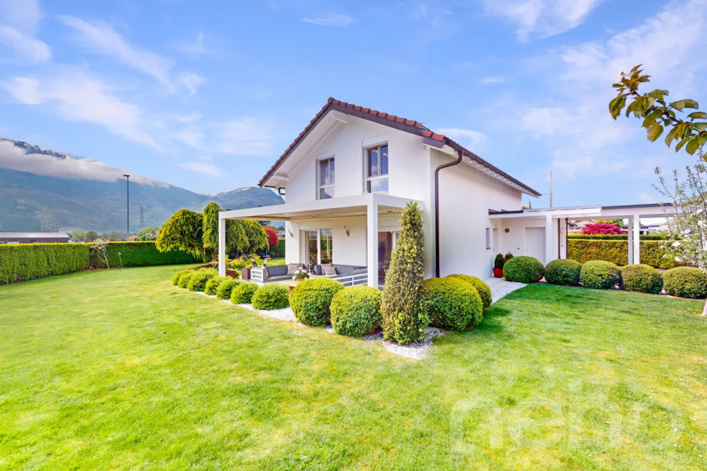 Maison d'exception meublée à Aigle avec vue et grand jardin - Photo 1 sur 13
