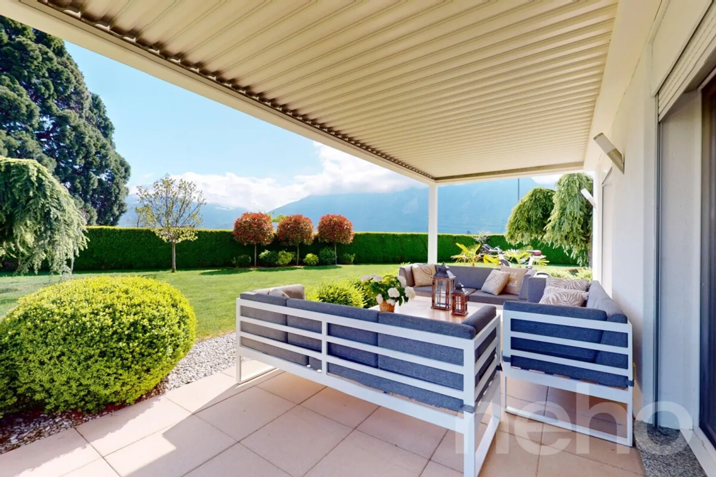 Maison d'exception meublée à Aigle avec vue et grand jardin - Photo 3 sur 13