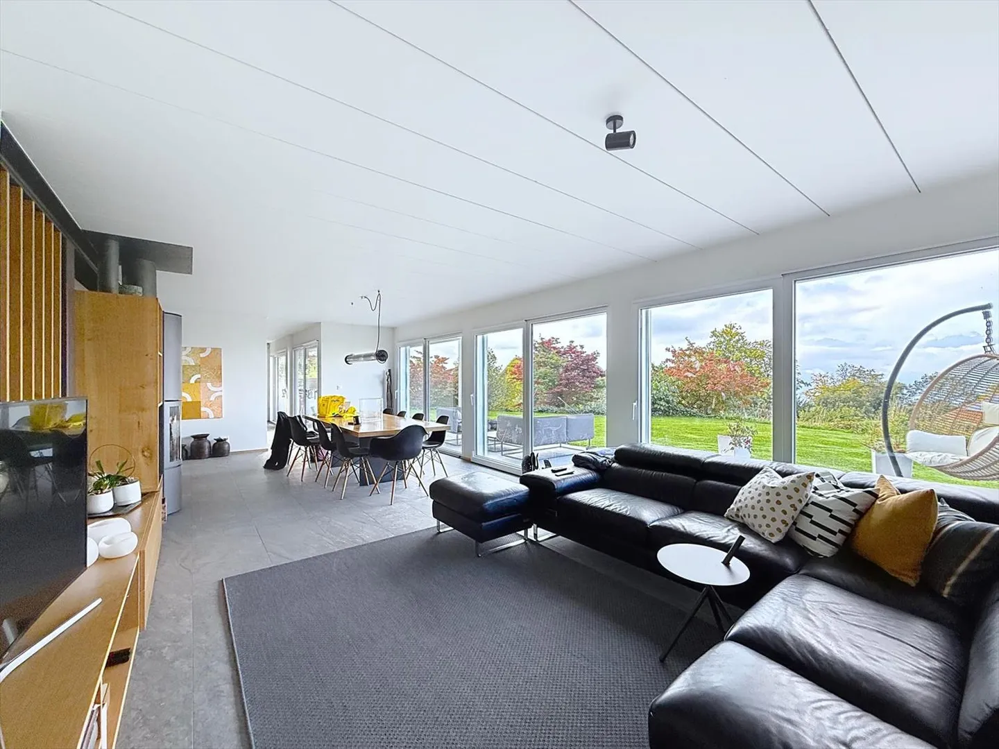 Quiet | Comfort | Lake View - Photo 4 of 7