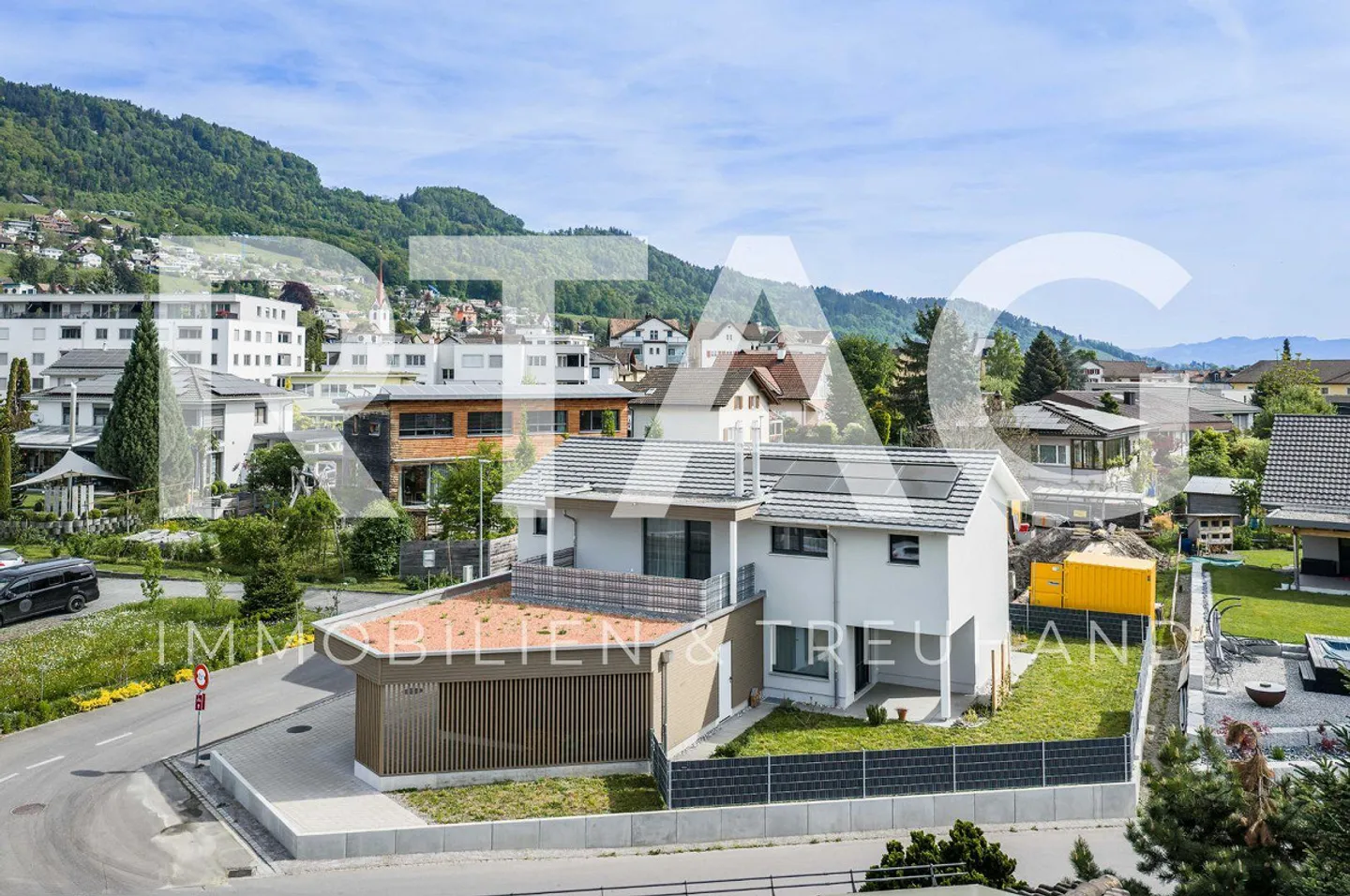 Maison bifamiliale - Photo 1 sur 13