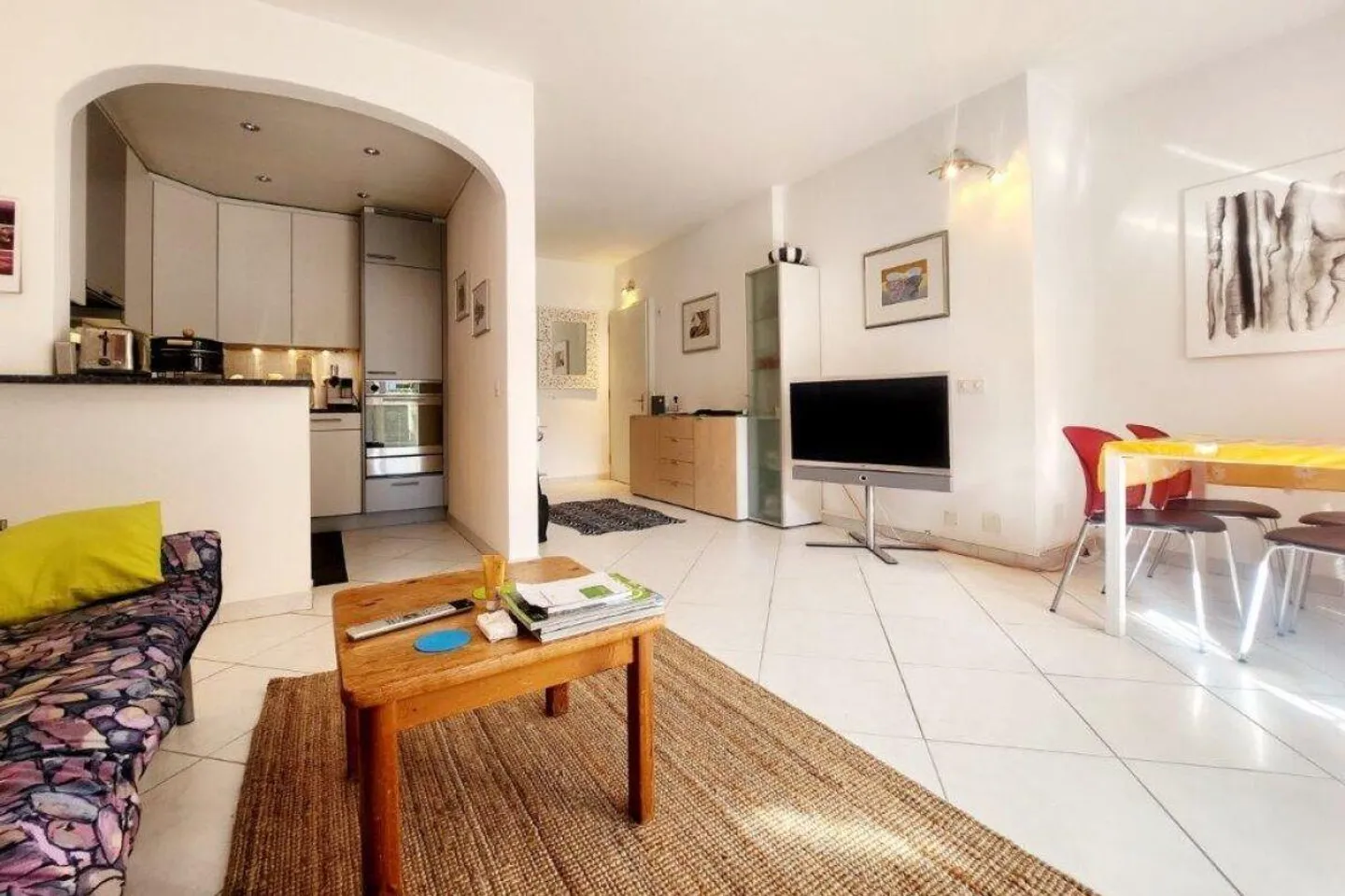 Appartement 2.5 pièces avec cour privée dans un emplacement central de Muralto - Photo 5 sur 9