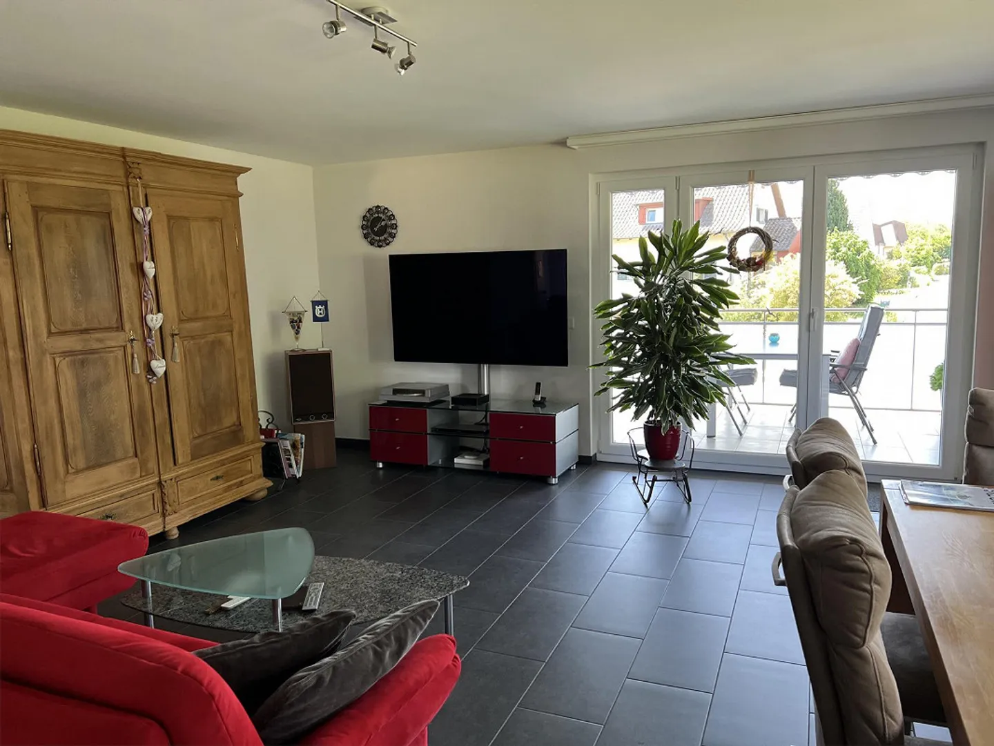 Well-maintained, newer property with large garage/workshop area - Photo 3 of 14