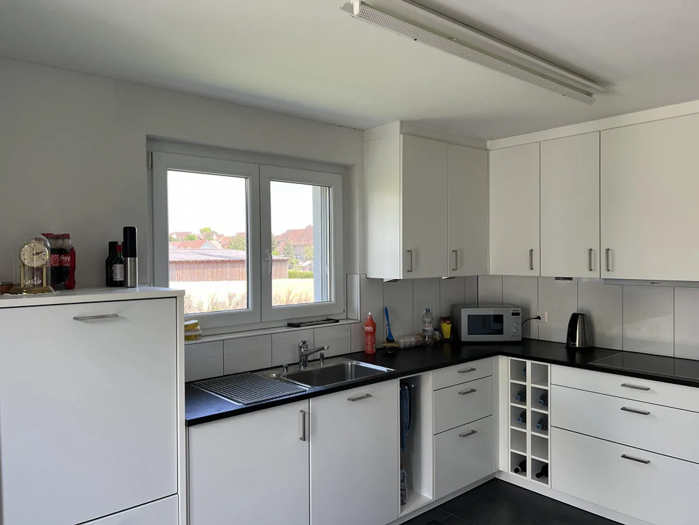 Well-maintained, newer property with large garage/workshop area - Photo 4 of 14