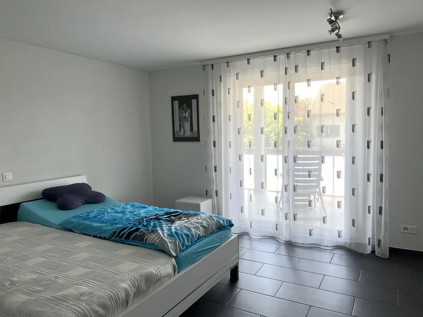 Well-maintained, newer property with large garage/workshop area - Photo 5 of 14