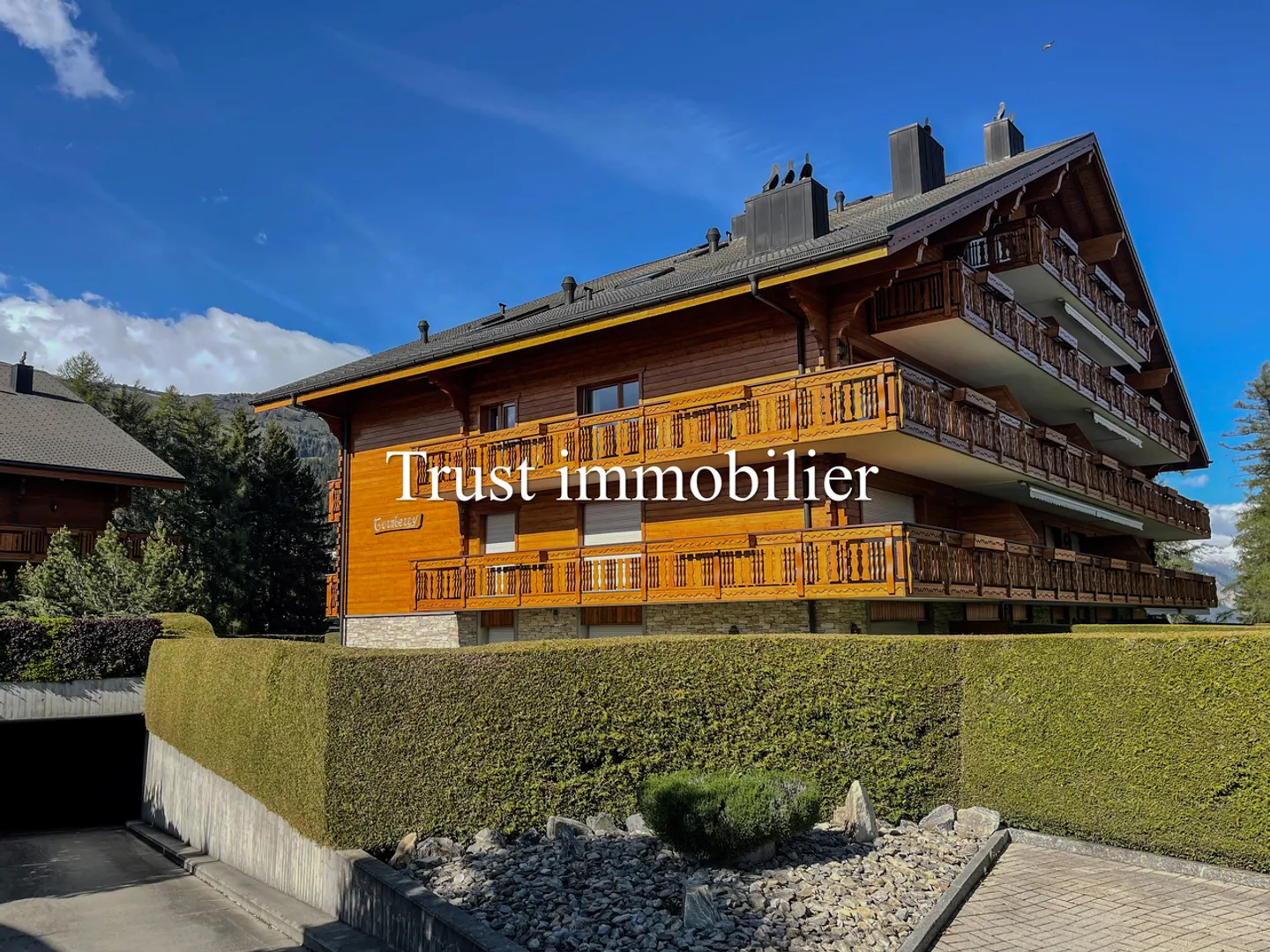 Beautiful 3.5-room apartment for sale in the center of Crans - Photo 1 of 15
