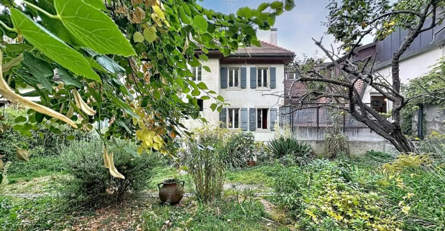 Appartement de charme - Vue Cathédrale et jardin secret - Photo 2 of 9