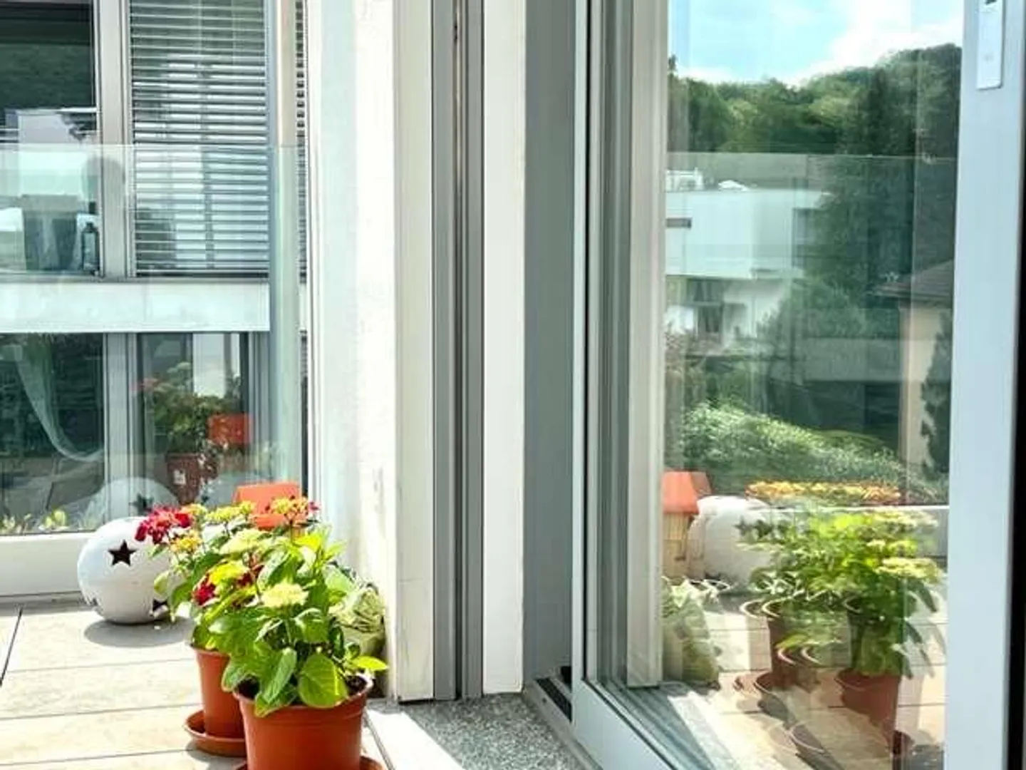 Bel appartement de 2,5 pièces de haute qualité - Photo 4 sur 13