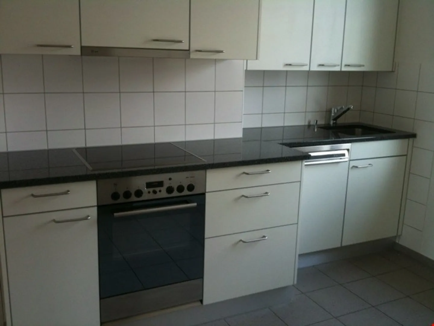 Charming Apartment with Balcony - Photo 6 of 10