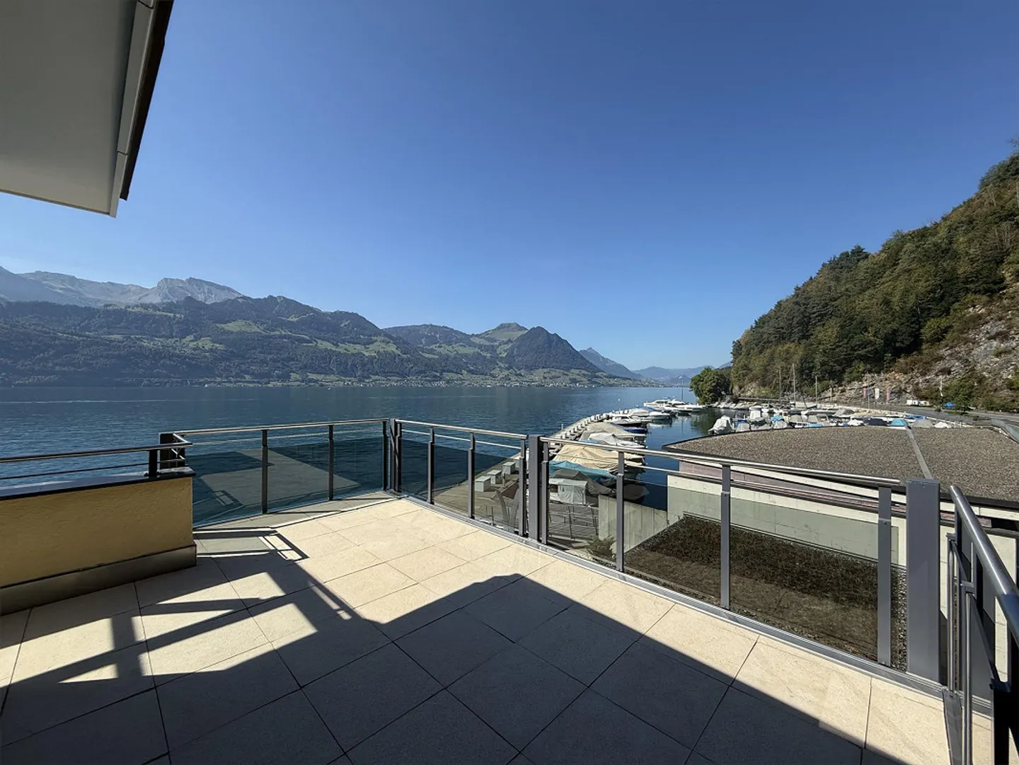 Appartamento duplex di 3,5 locali direttamente al lago - Foto 3 di 18