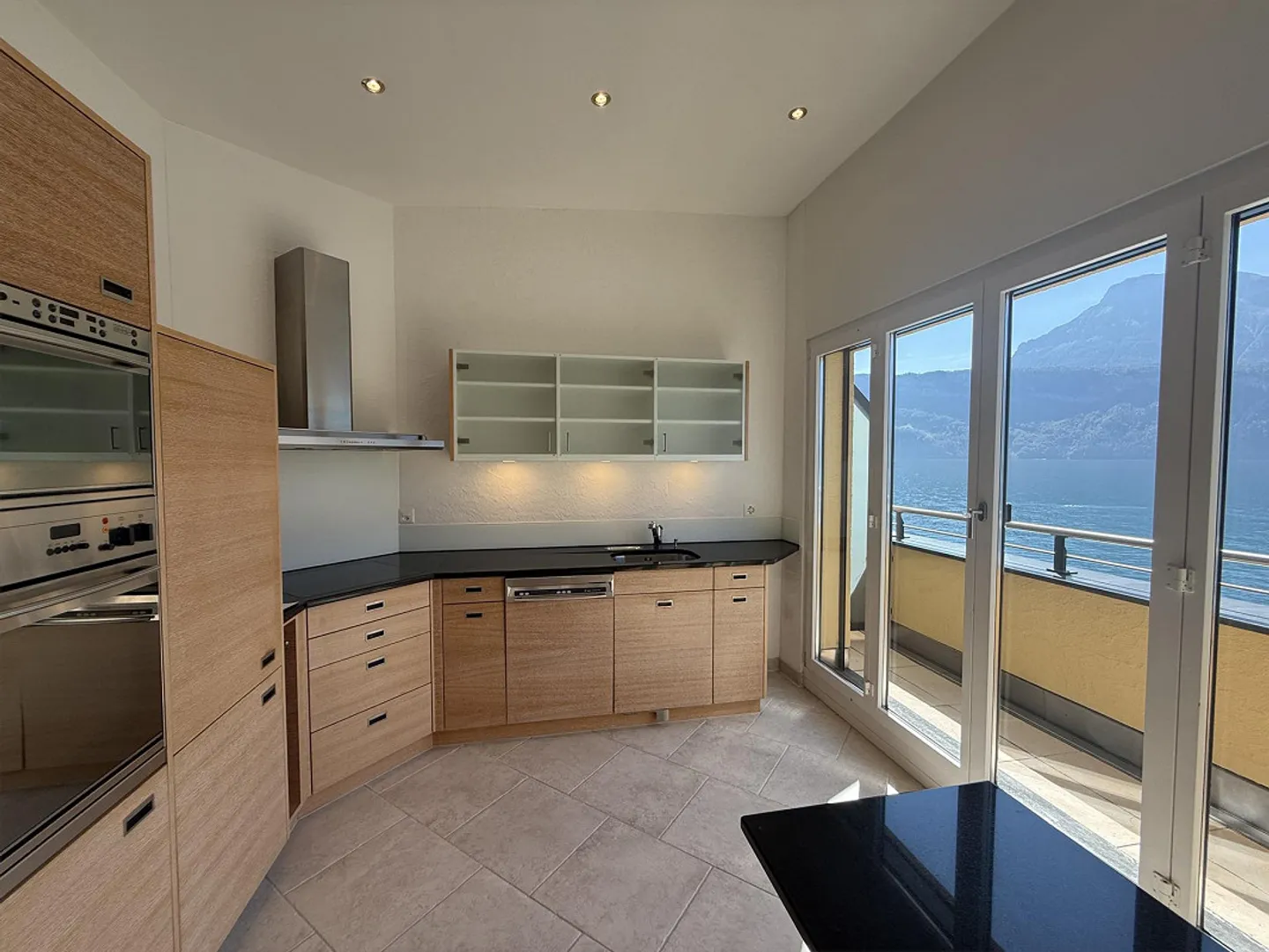 Appartamento duplex di 3,5 locali direttamente al lago - Foto 8 di 18
