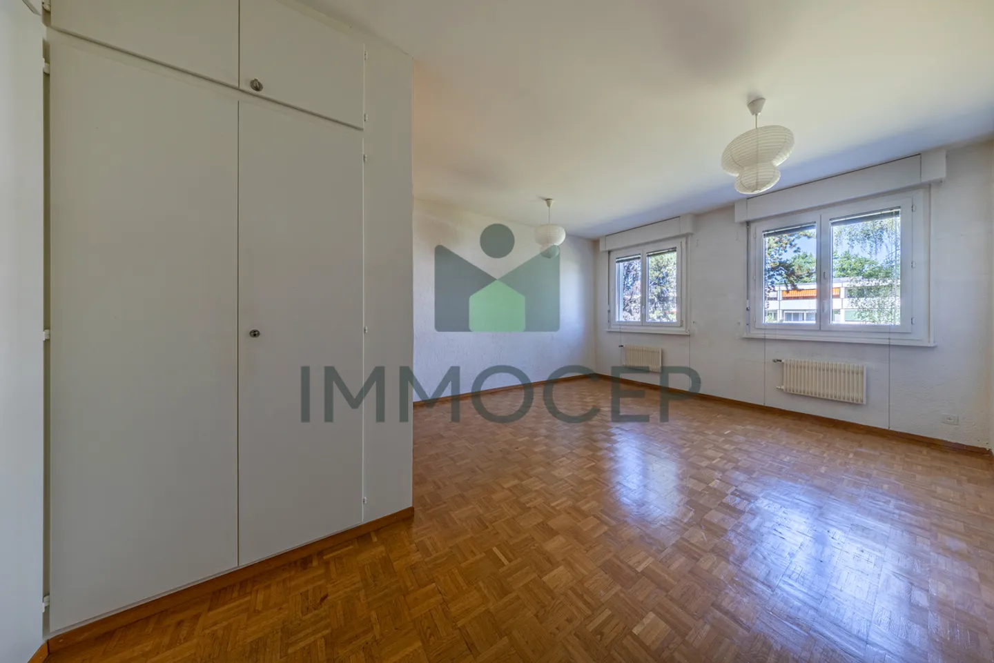 Spacious 5-Room Apartment - Photo 4 of 9