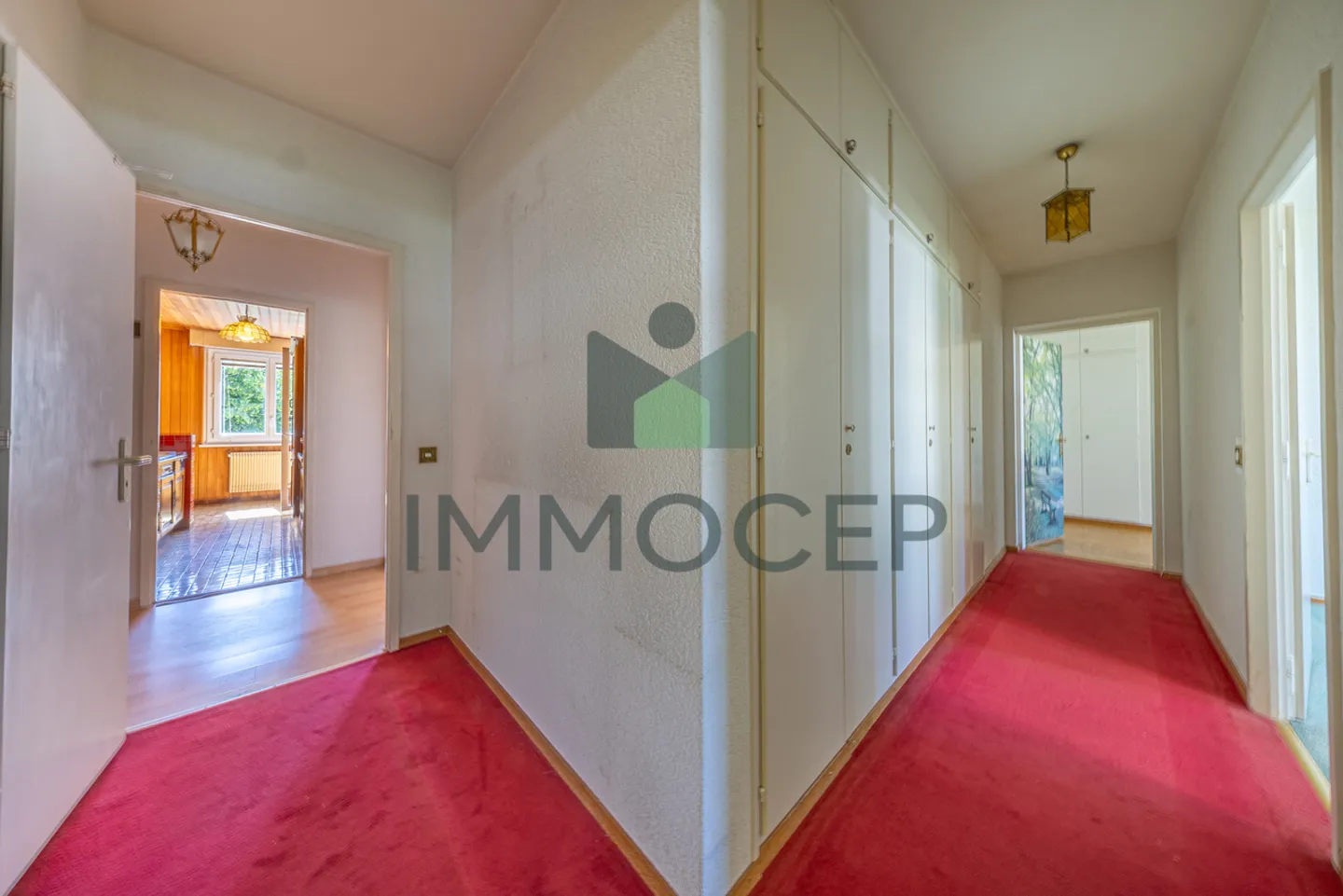 Spacious 5-Room Apartment - Photo 7 of 9