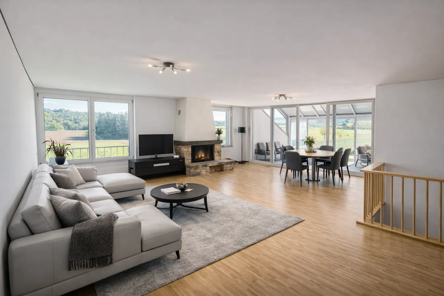 Geräumige Villa mit Werkstatt - Foto 1 von 7