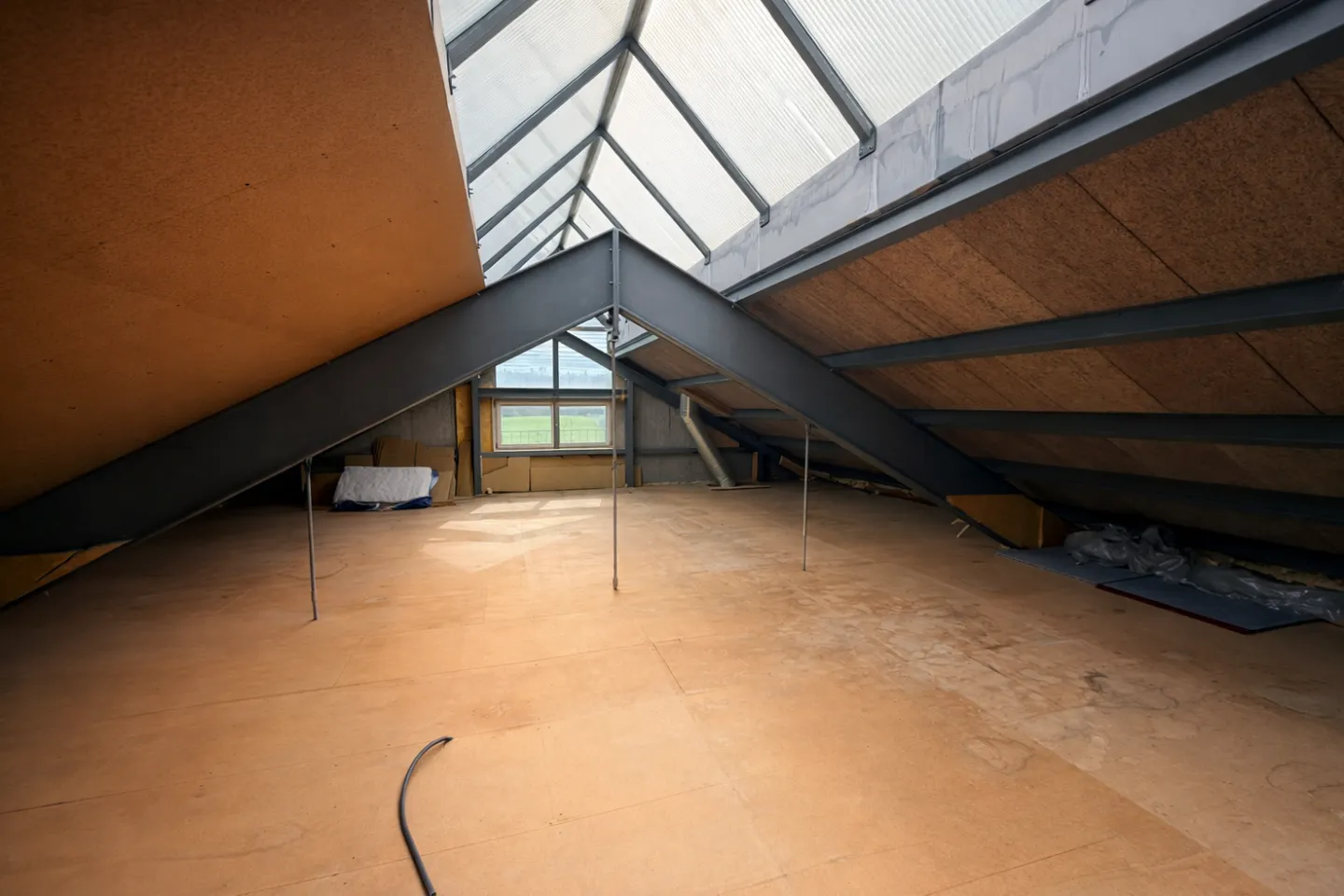 Geräumige Villa mit Werkstatt - Foto 7 von 7