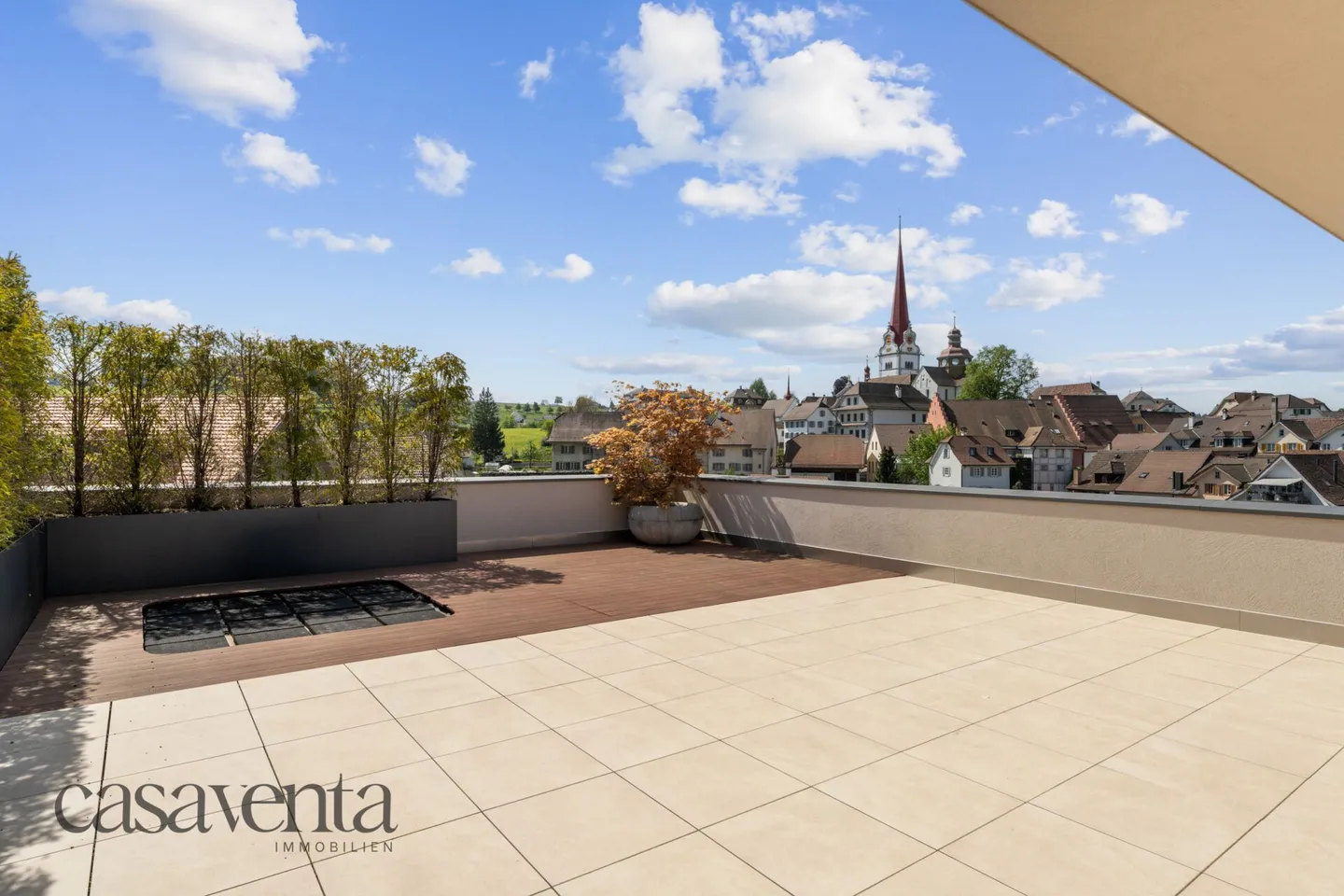 Appartement penthouse exclusif avec une vue imprenable sur la vieille ville de Beromünster - Photo 4 sur 31