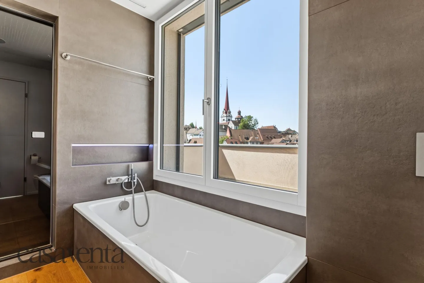 Appartement penthouse exclusif avec une vue imprenable sur la vieille ville de Beromünster - Photo 20 sur 31