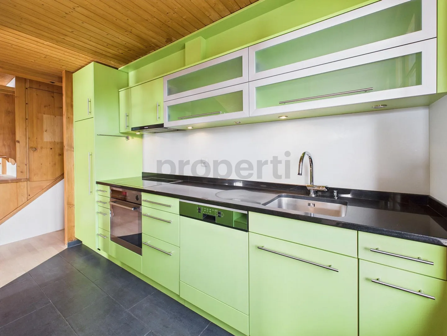 Charming 5.5-room apartment with lake view in Twann - Photo 4 of 14