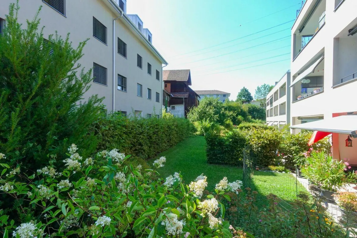 Garden apartment with seating area - Photo 2 of 7