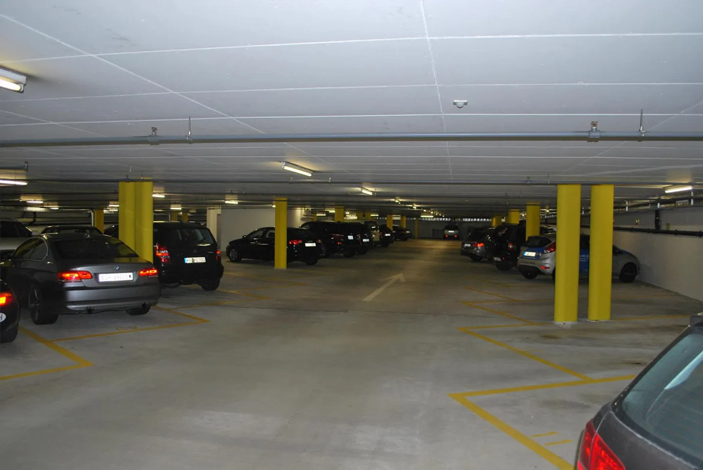 Posti auto centrali in livelli di parcheggio privati... - Foto 4 di 5