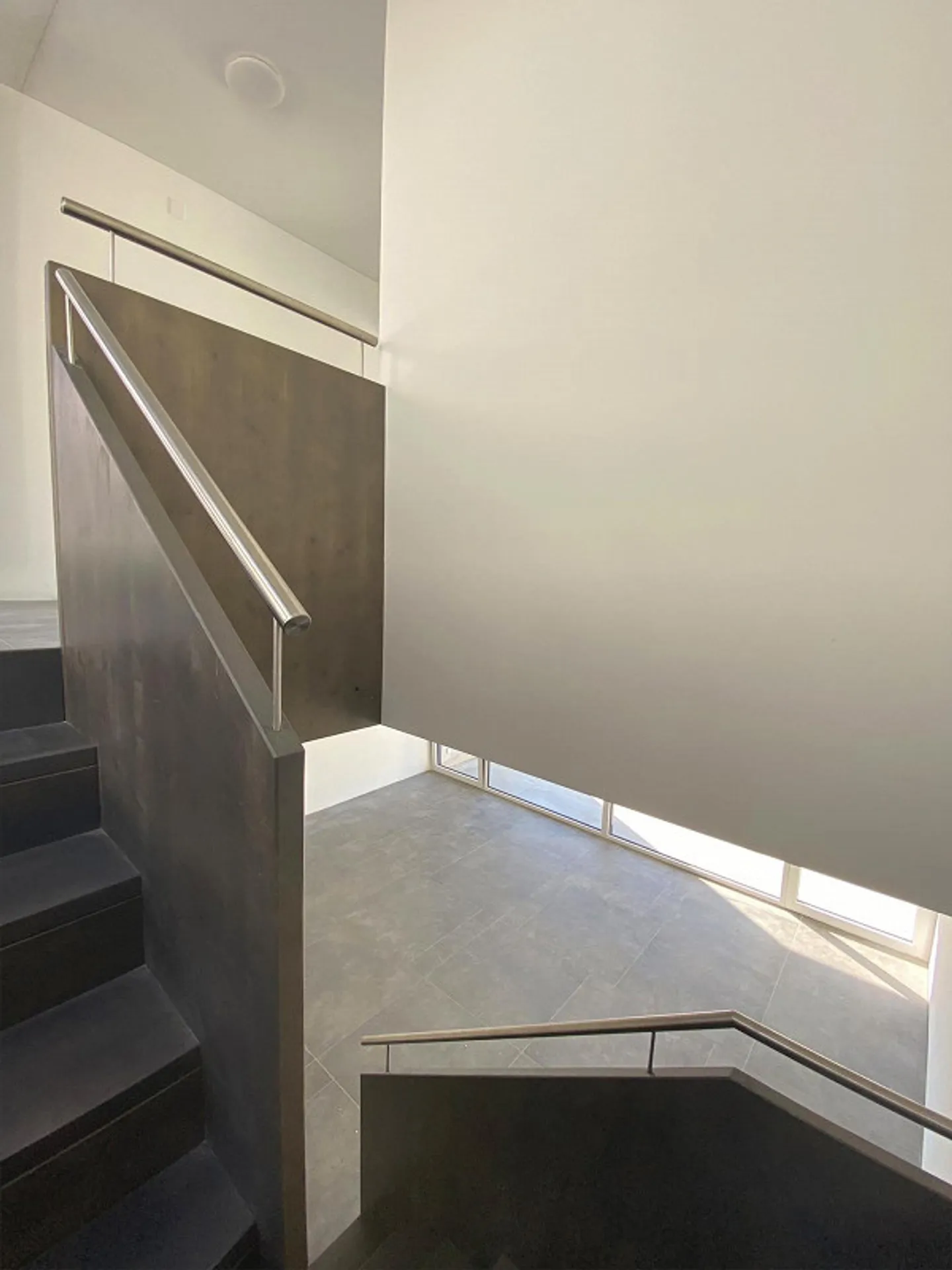 Moderner Duplex mit 3,5 Zimmern, privatem Garten und Terrasse - Foto 4 von 7