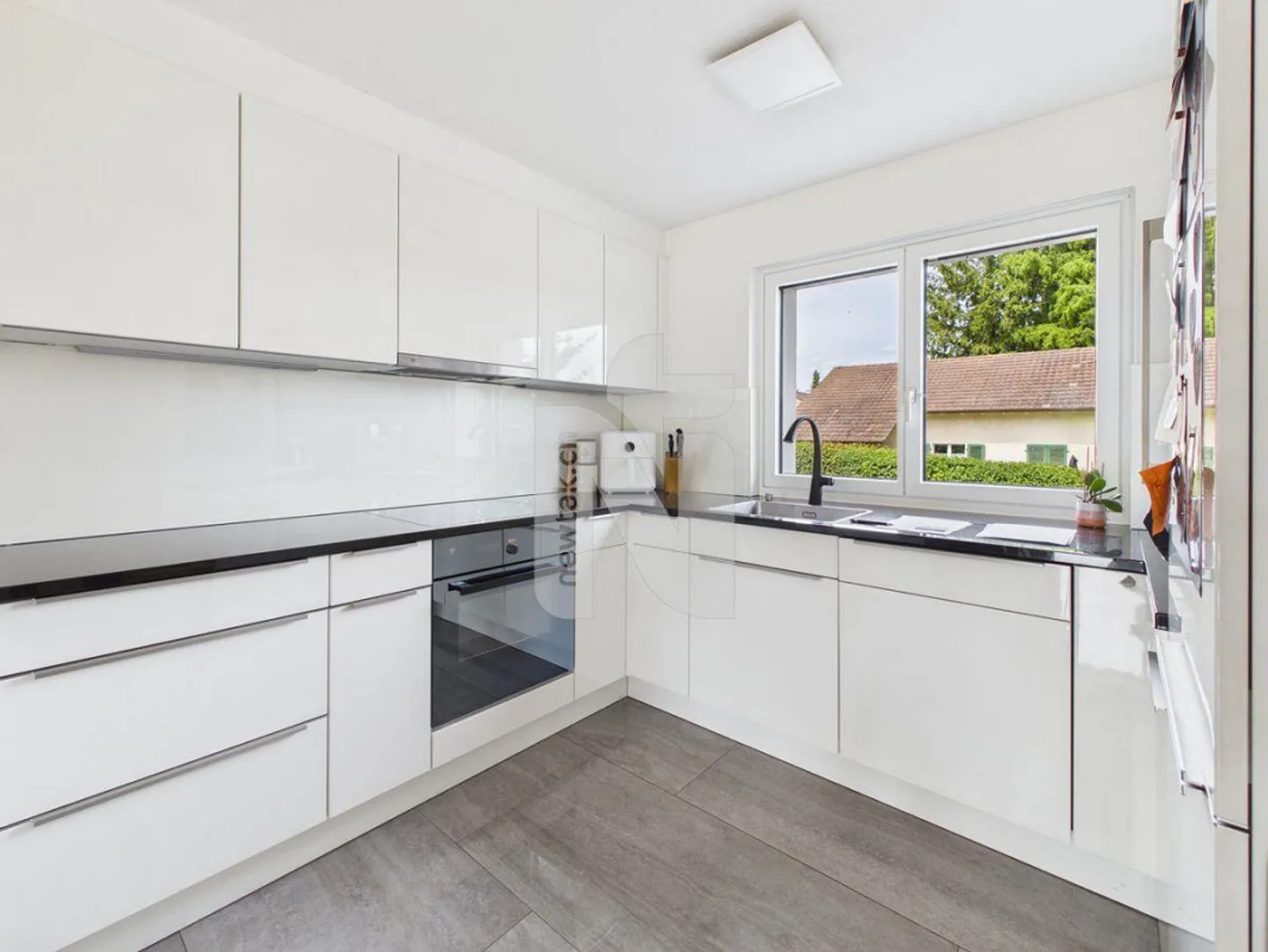 Adatto alle famiglie, moderno e pronto per essere abitato - con giardino e vista sul verde non edificabile - Foto 3 di 13