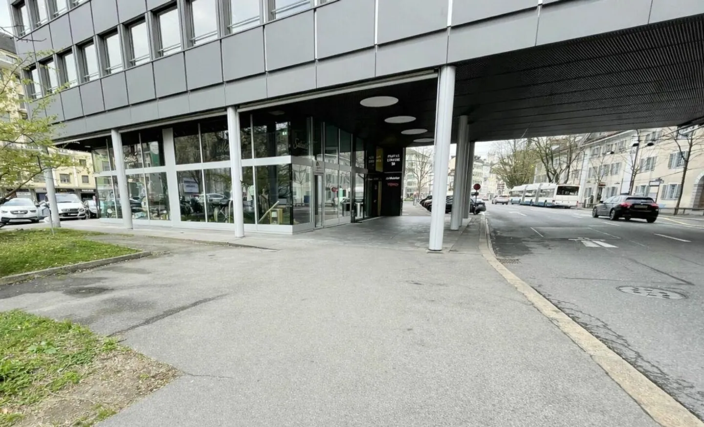 Commercial Space in Luzern - Photo 2 of 2