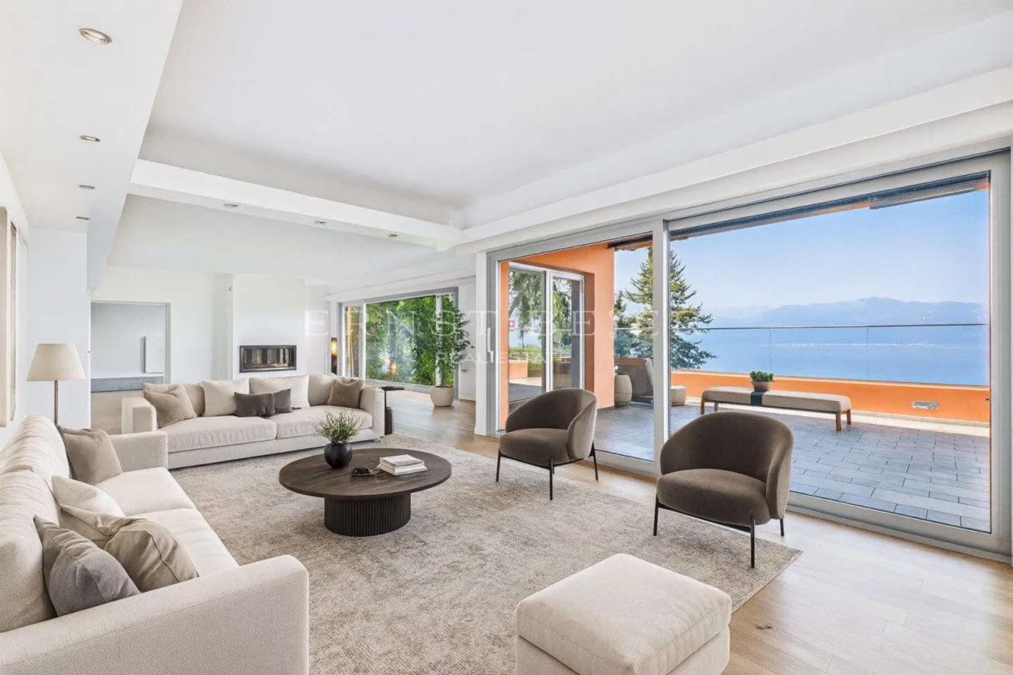 Résidence exceptionnelle avec jardin paysager et vue panoramique sur le lac Léman - Photo 4 sur 13