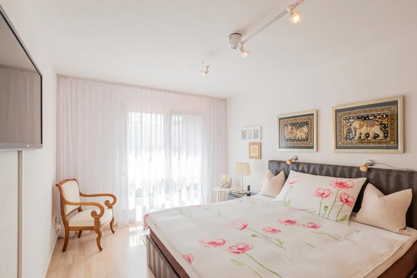 A House Full of Advantages - Comfort and Space to Enjoy - Photo 6 of 8