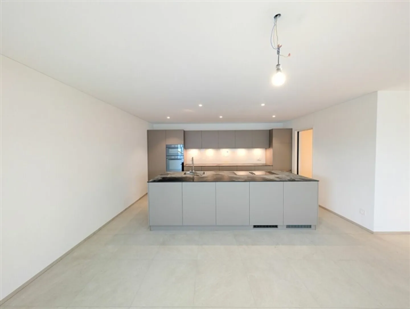 Vivere in famiglia con giardino e tanto spazio di stoccaggio - Foto 3 di 13