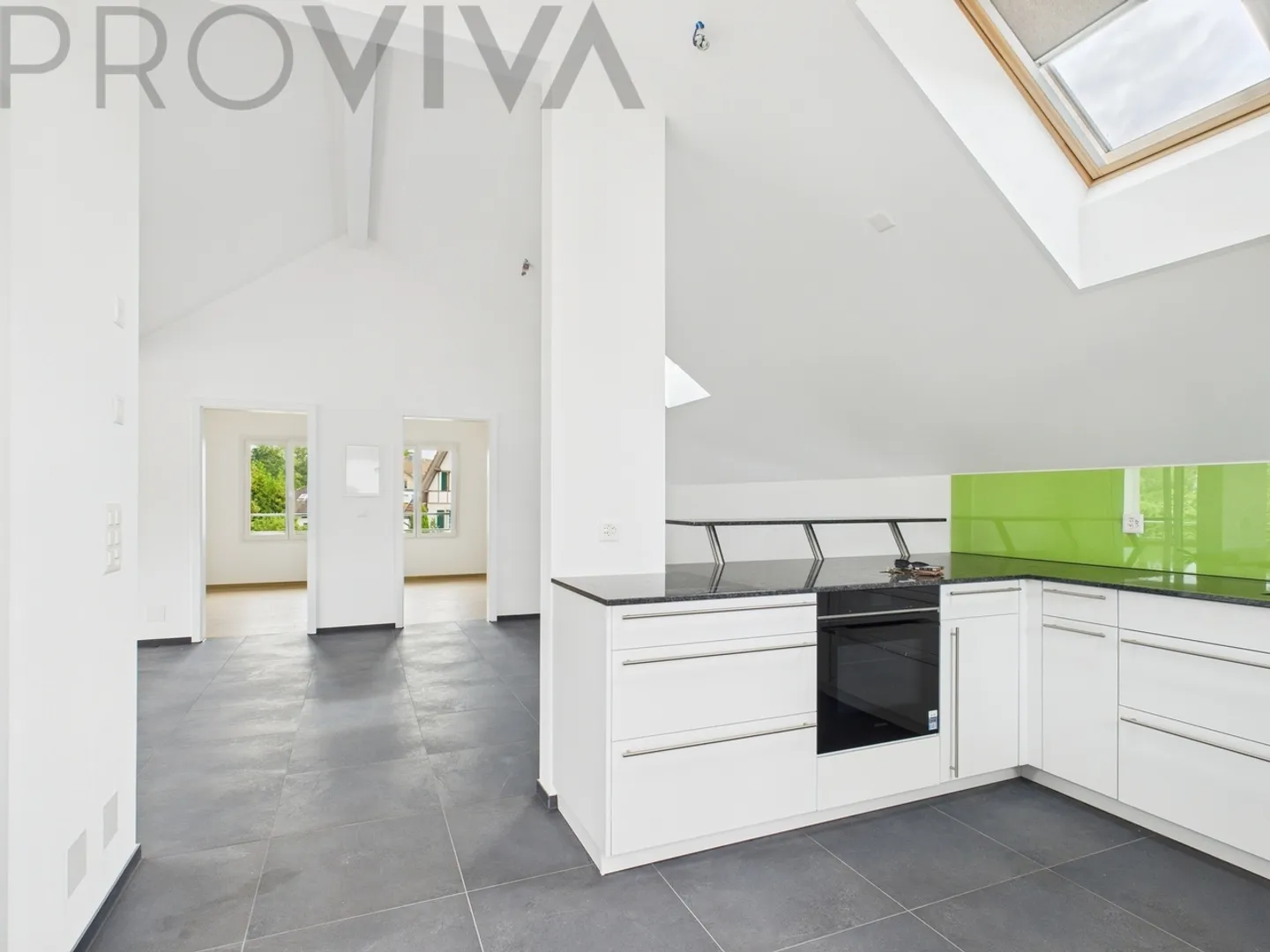 neu, zentral und top ausgestattet - Foto 2 von 8