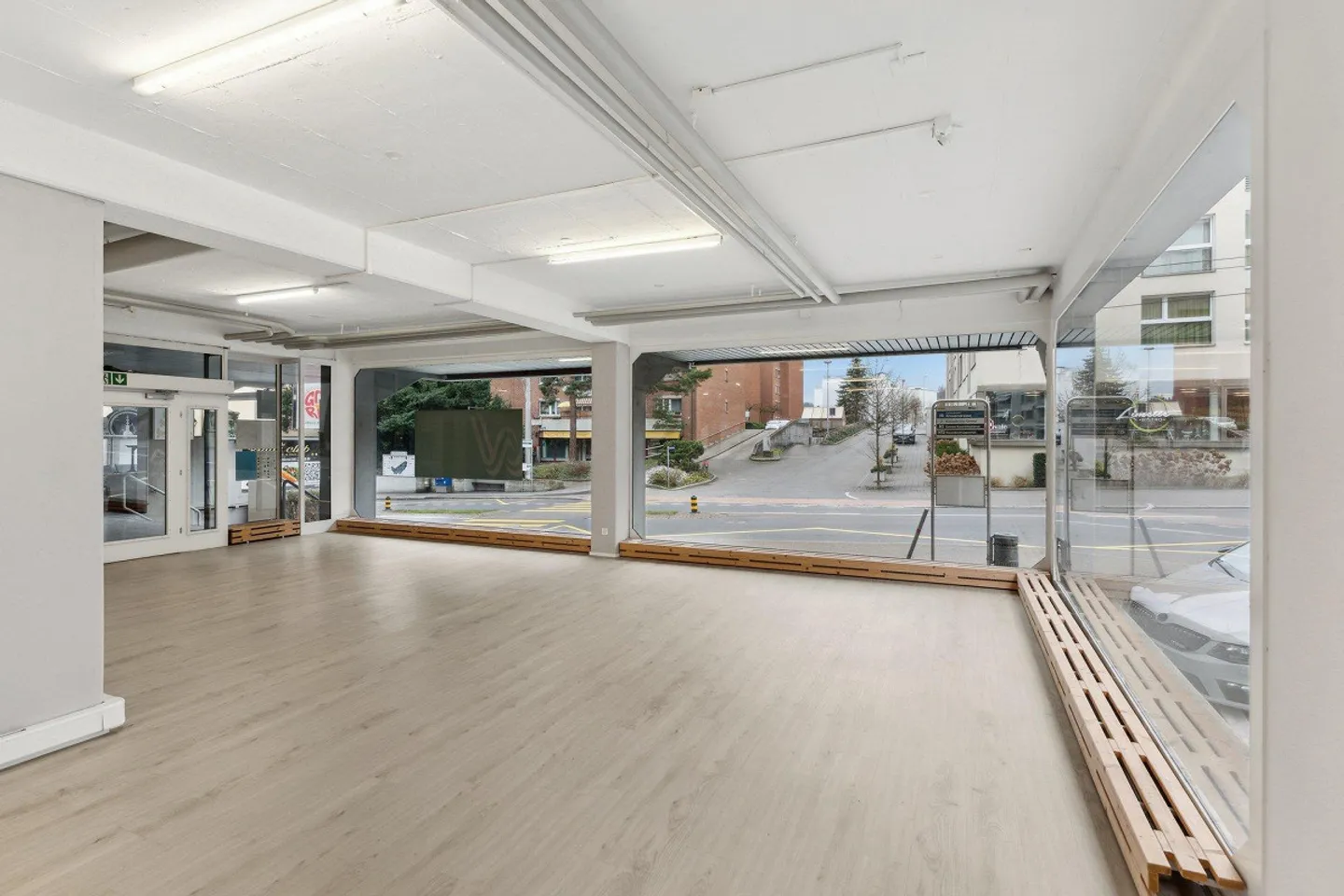 Spazio commerciale / Ufficio, studio o sale di formazione in affitto - Foto 4 di 7