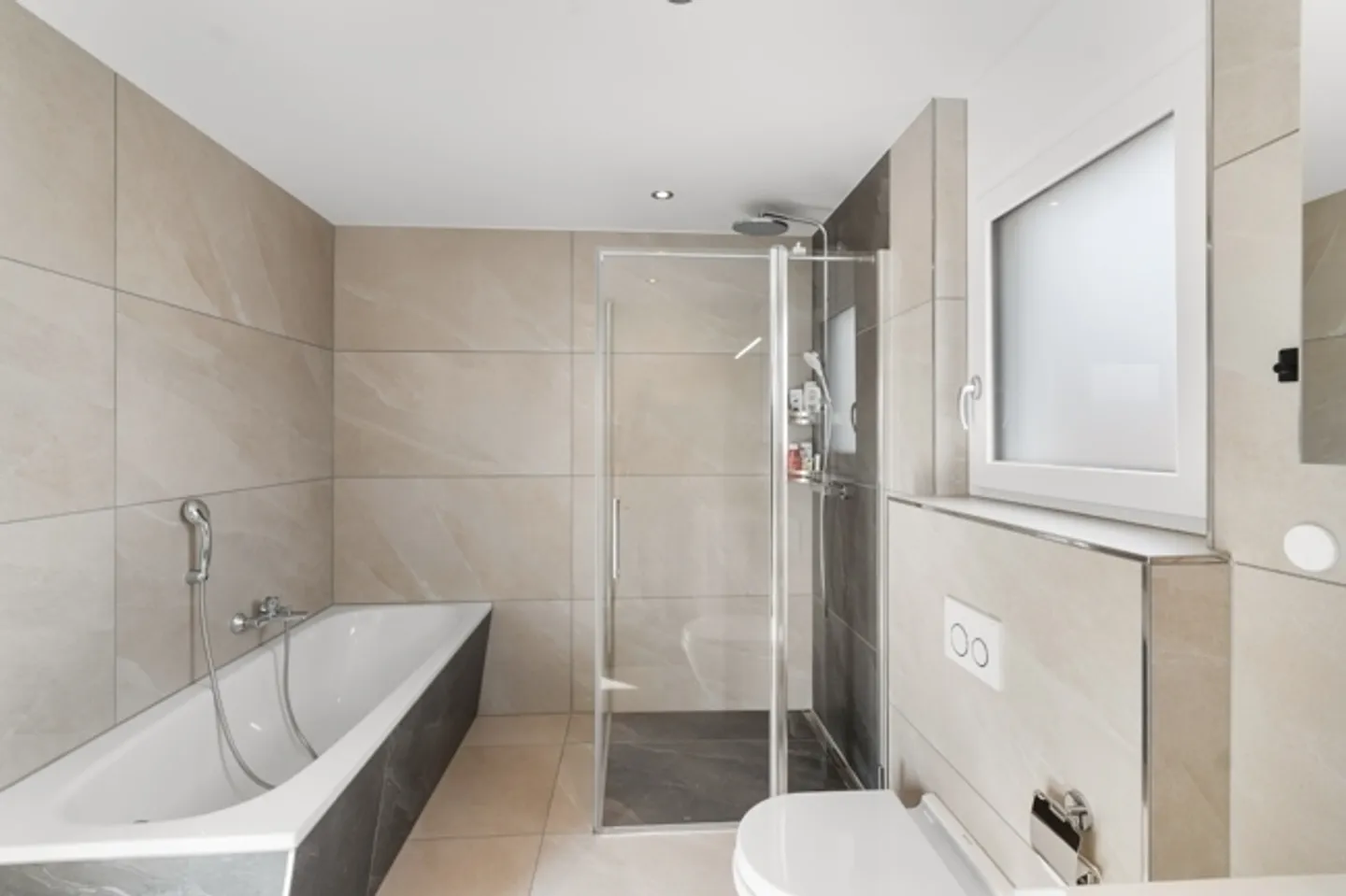 Casa familiare elegante con terrazza - Foto 3 di 6