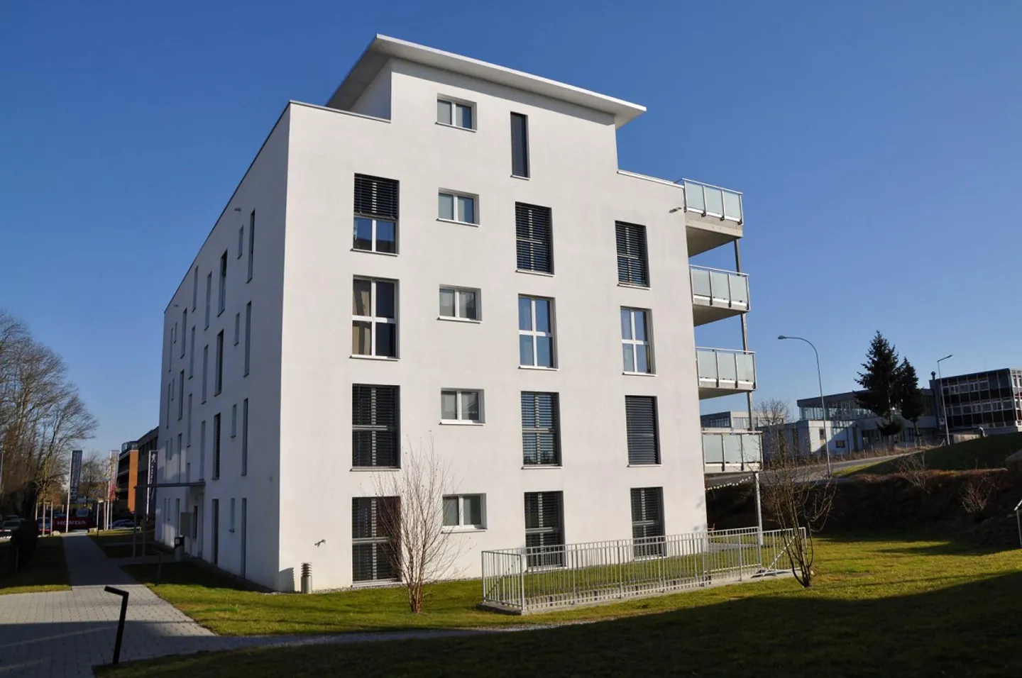 Vivre au bord du lac ! Appartement spacieux de 2,5 pièces - Photo 1 sur 5