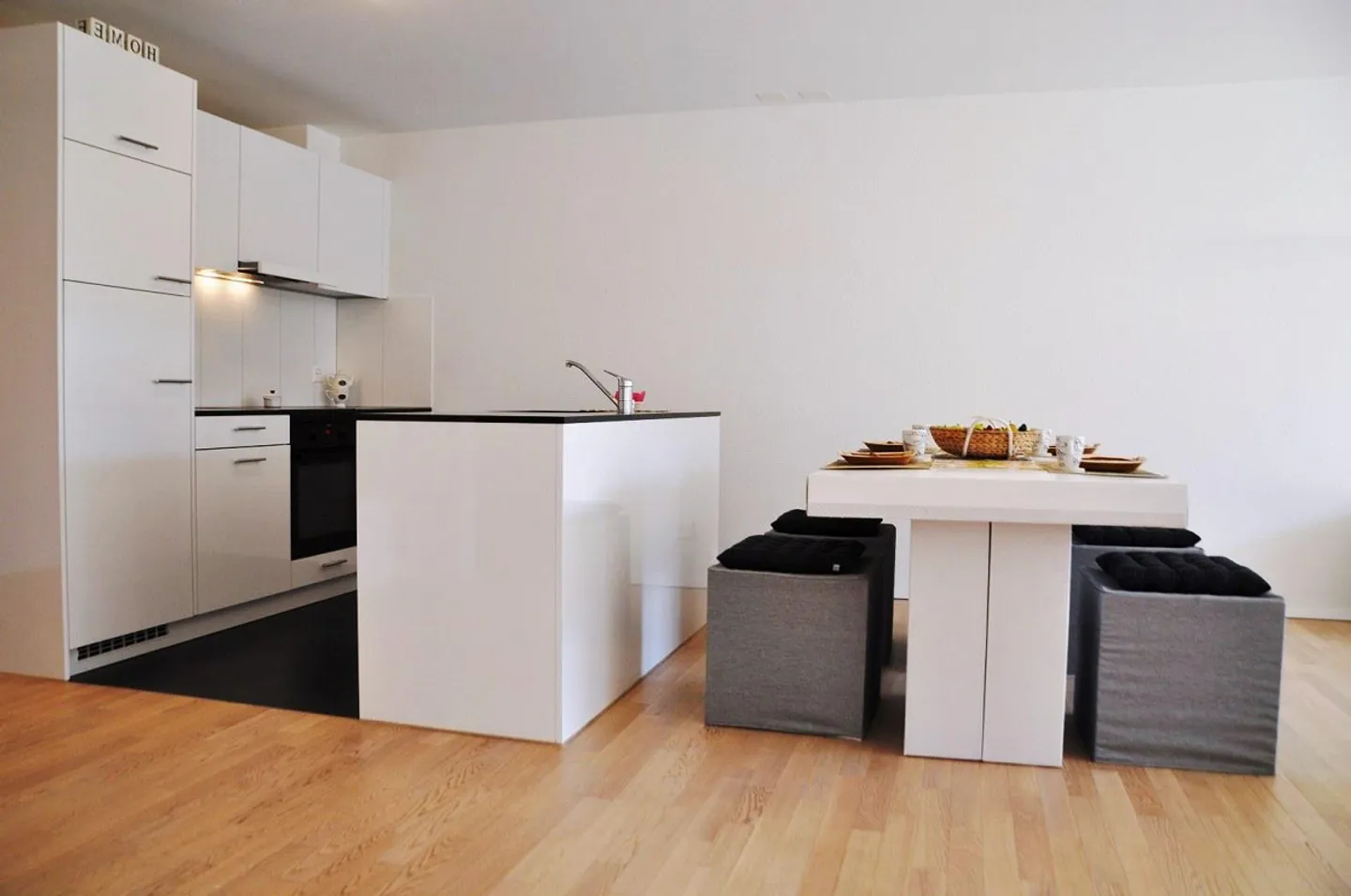 Vivre au bord du lac ! Appartement spacieux de 2,5 pièces - Photo 3 sur 5