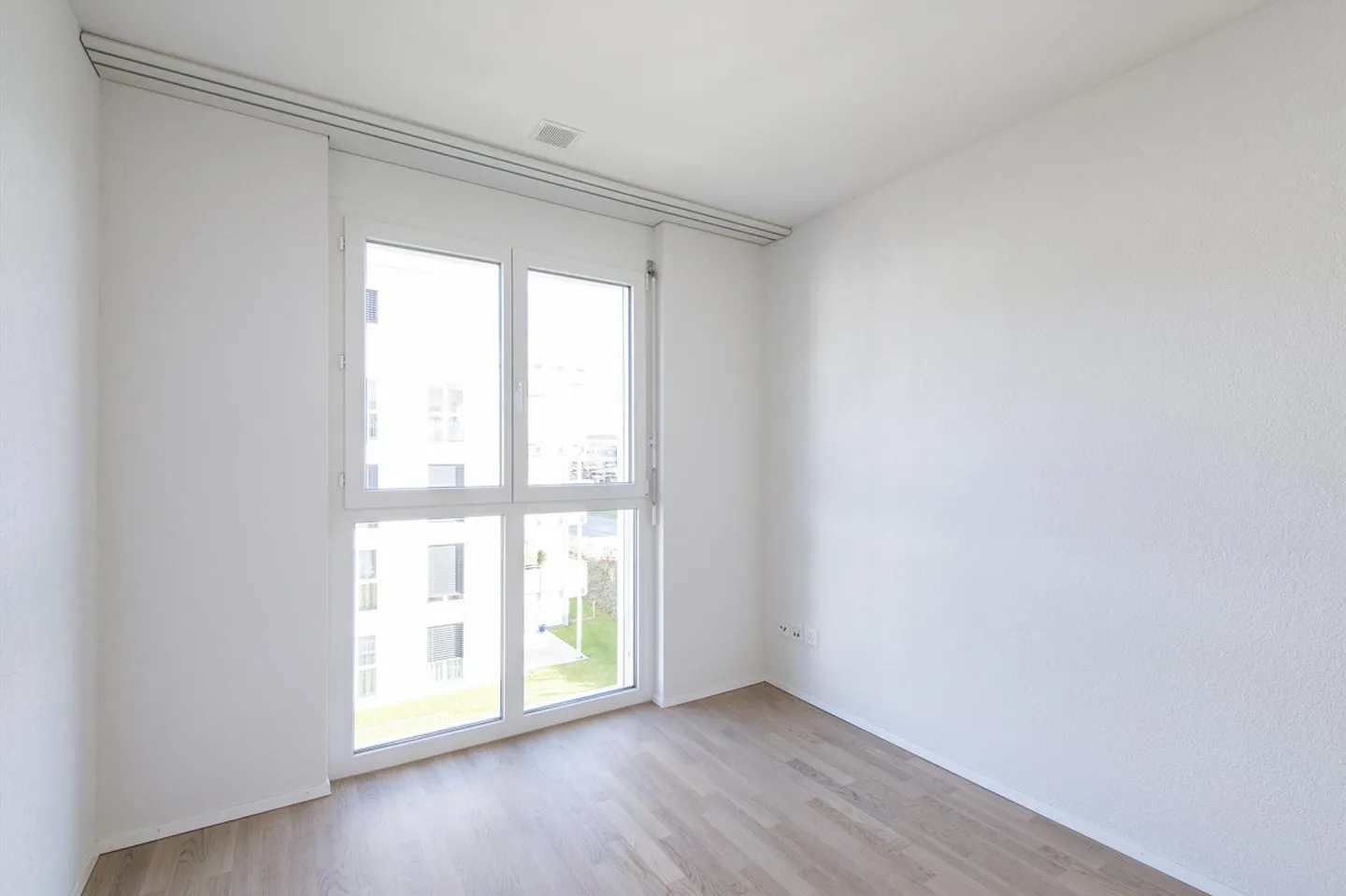 Vivre au bord du lac ! Appartement spacieux de 2,5 pièces - Photo 4 sur 5