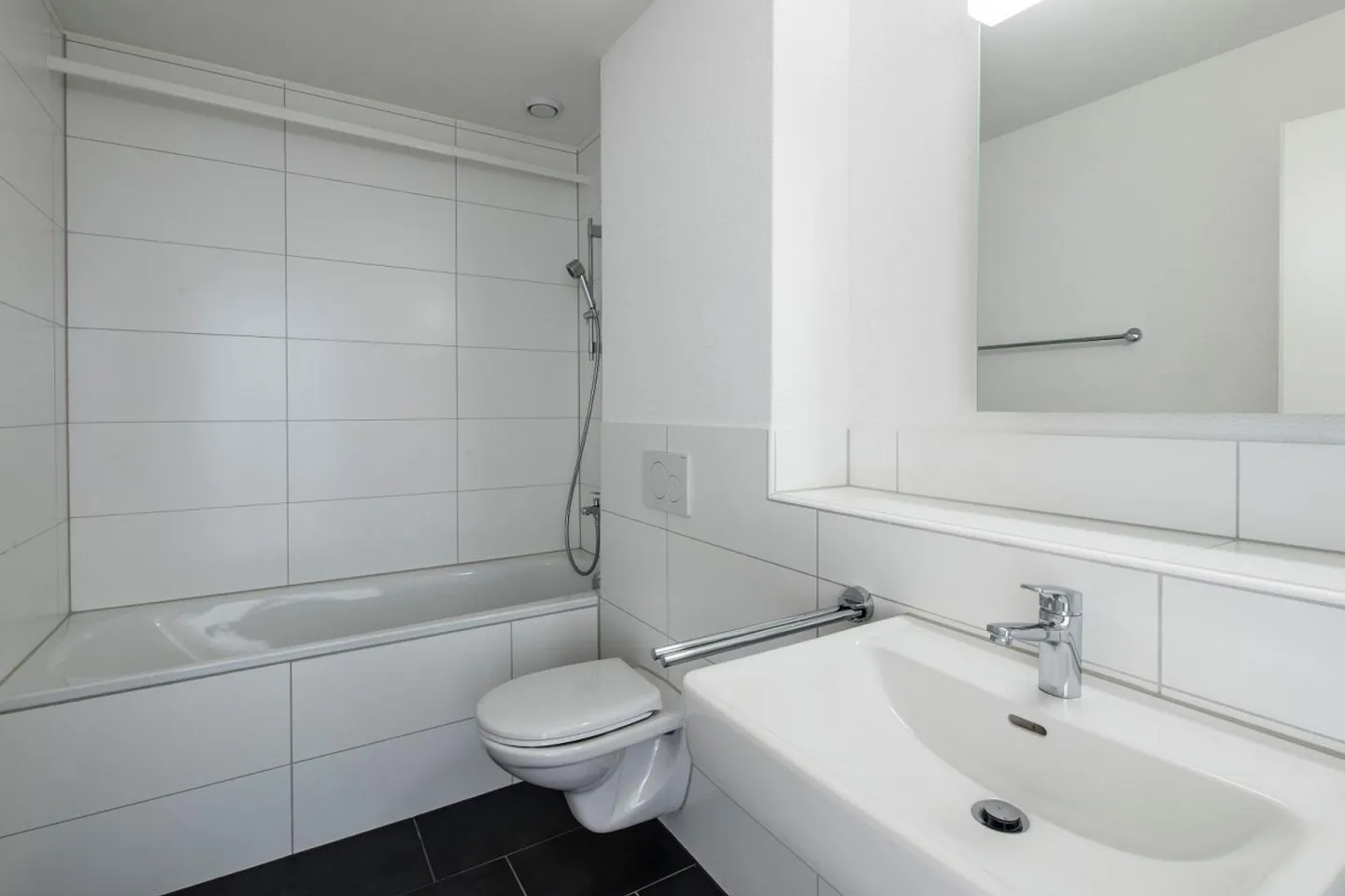 Vivre au bord du lac ! Appartement spacieux de 2,5 pièces - Photo 5 sur 5