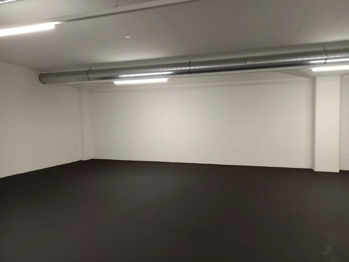 «Wir haben Lager-Plätze für Sie!» - Foto 2 von 3