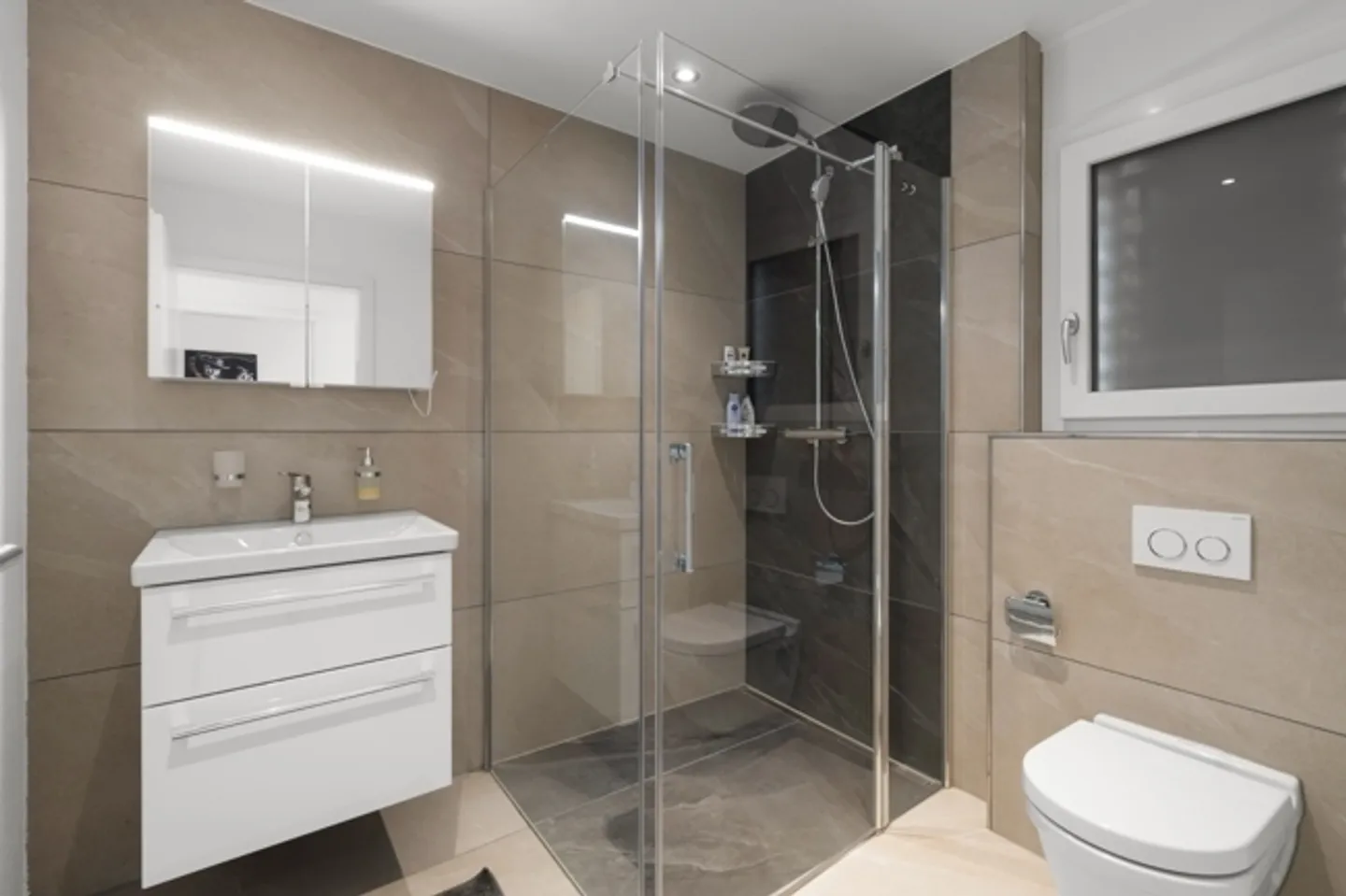 Casa familiare elegante con terrazza - Foto 4 di 6