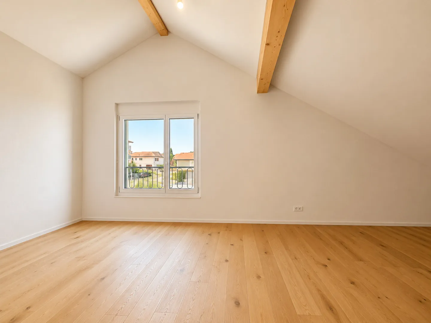 Charming Semi-Detached Villa - Photo 9 of 15