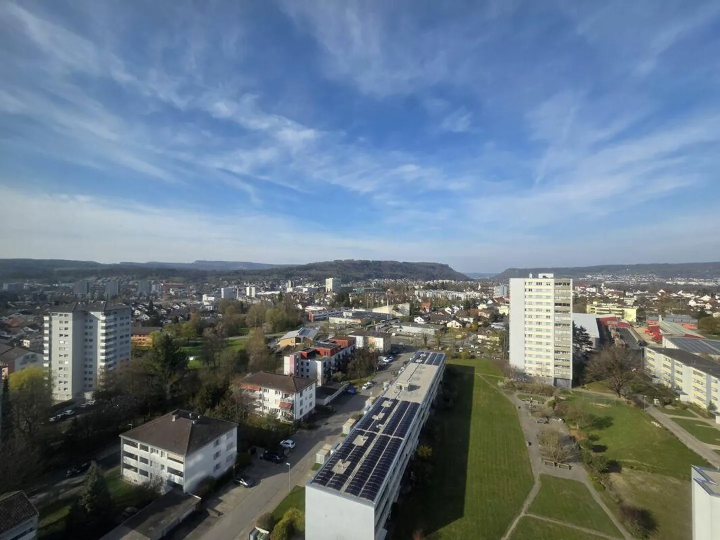 Au-dessus des toits de Windisch : Appartement rénové de 2,5 pièces au 15ème étage - Photo 2 sur 14