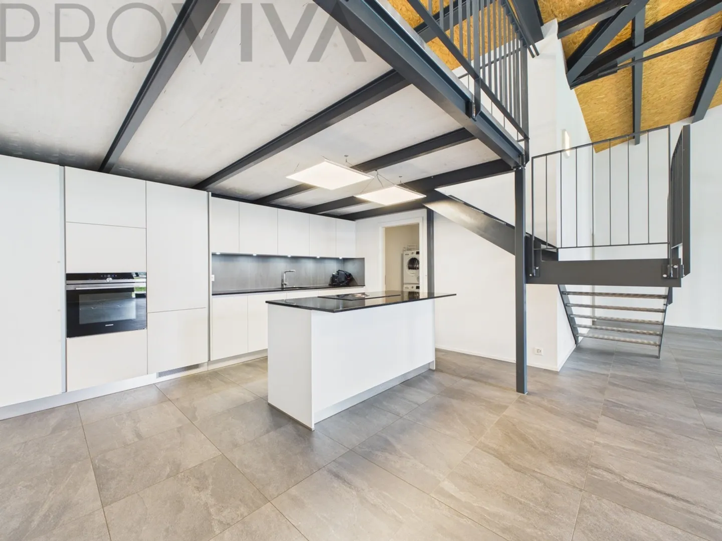 Appartement Loft Moderne avec Galerie à Gampelen - Photo 1 sur 8