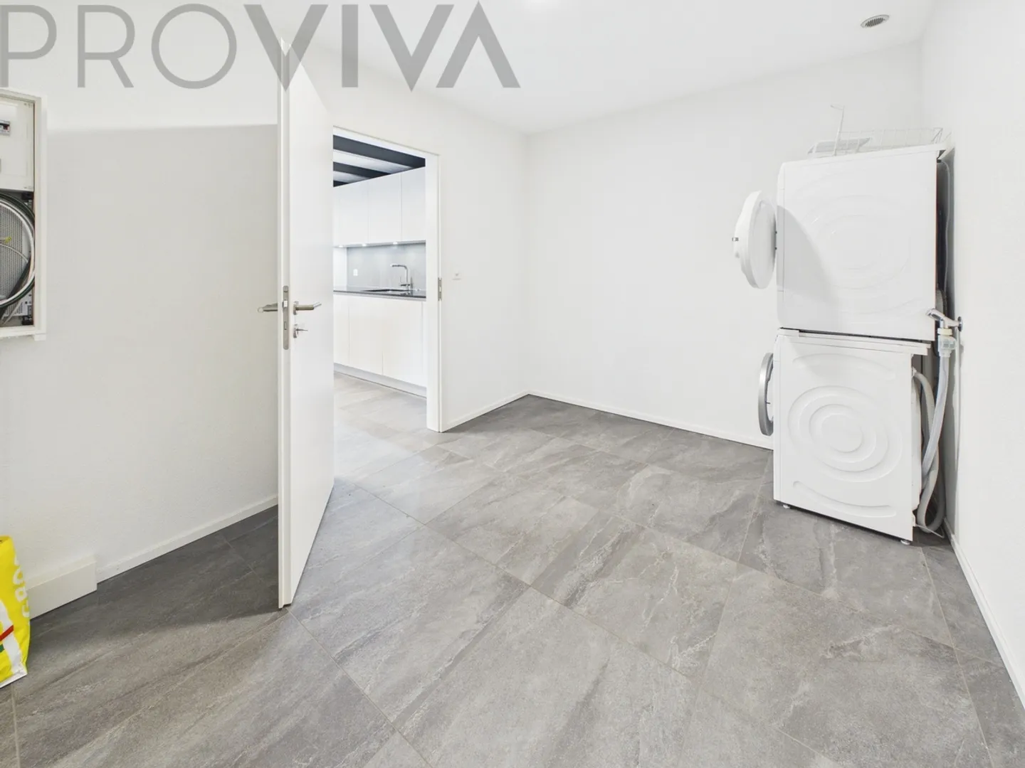 Appartement Loft Moderne avec Galerie à Gampelen - Photo 7 sur 8